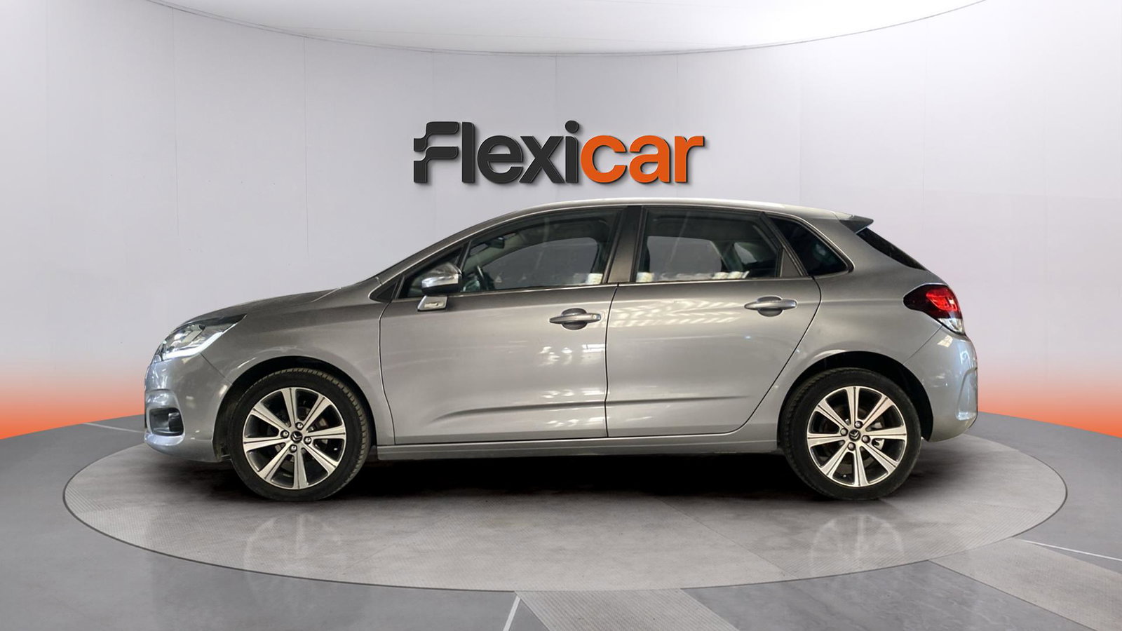https://cdn-flexicar.caraffinity.it/public_appraisal_images_pro/images/stock/239913/rnnmWuhVLD__img-51eaf01d-6aa9-4a30-b263-7dea728d92bf.jpeg