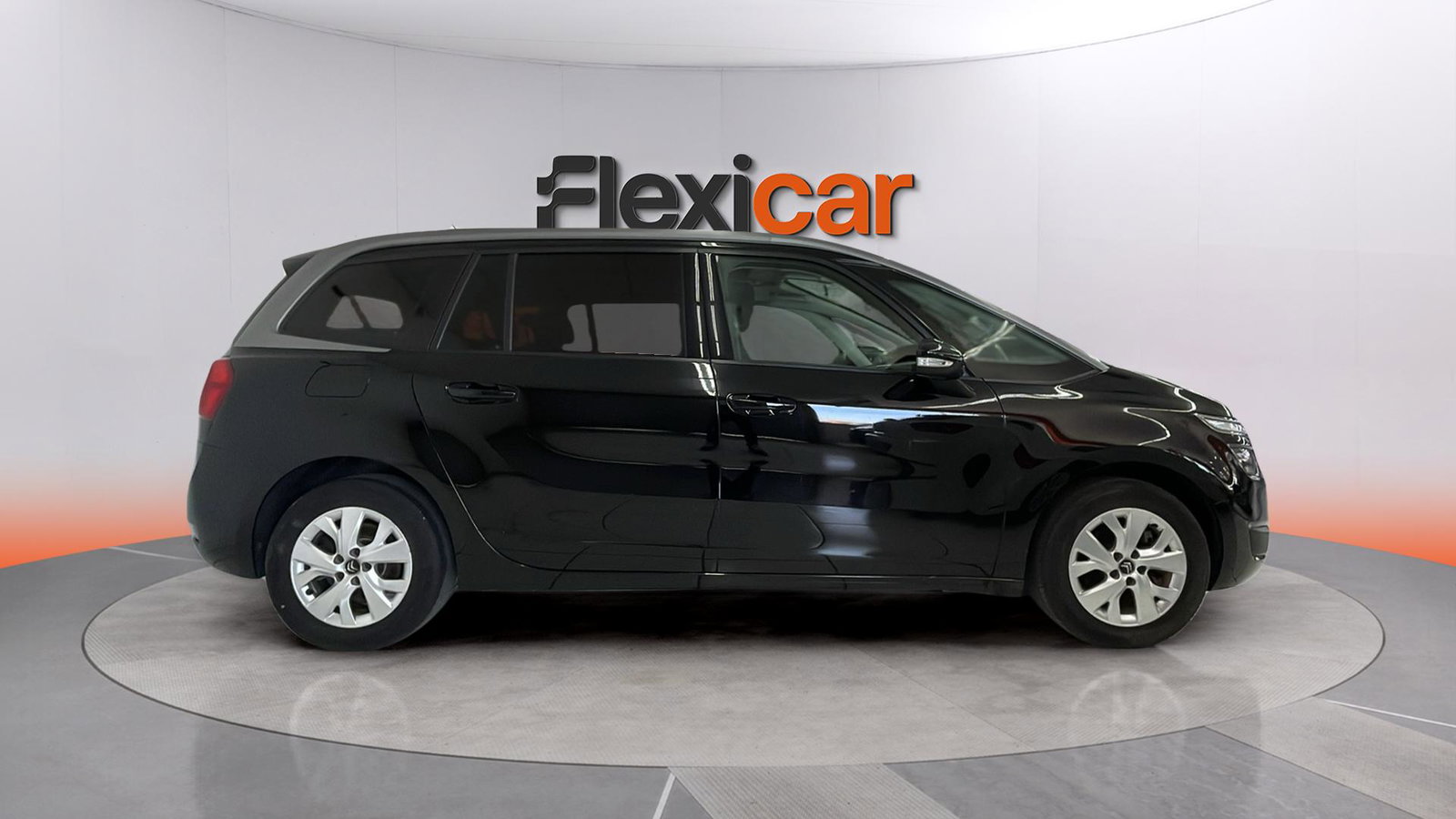 https://cdn-flexicar.caraffinity.it/public_appraisal_images_pro/images/stock/240065/OirbmPkSrf__img-1432b429-6005-4829-8442-c570f314d94f.jpeg