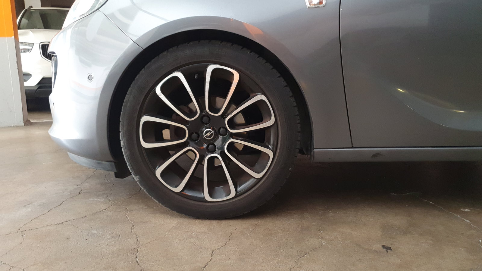 https://cdn-flexicar.caraffinity.it/public_appraisal_images_pro/images/stock/240067/r2OCq0KAqN__img-46712c44-b994-40b9-92c8-7e983bfe44e0.jpeg
