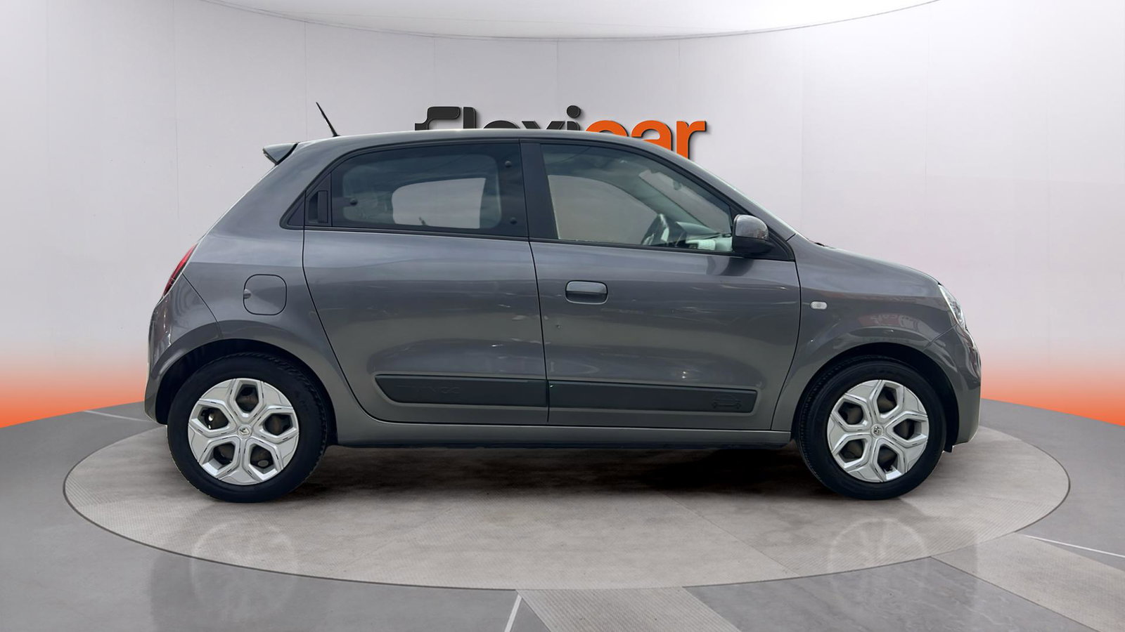 https://cdn-flexicar.caraffinity.it/public_appraisal_images_pro/images/stock/240778/dclL89wLNq__img-6c7c32c0-5aef-4e30-a319-5549c4db37a7.jpeg