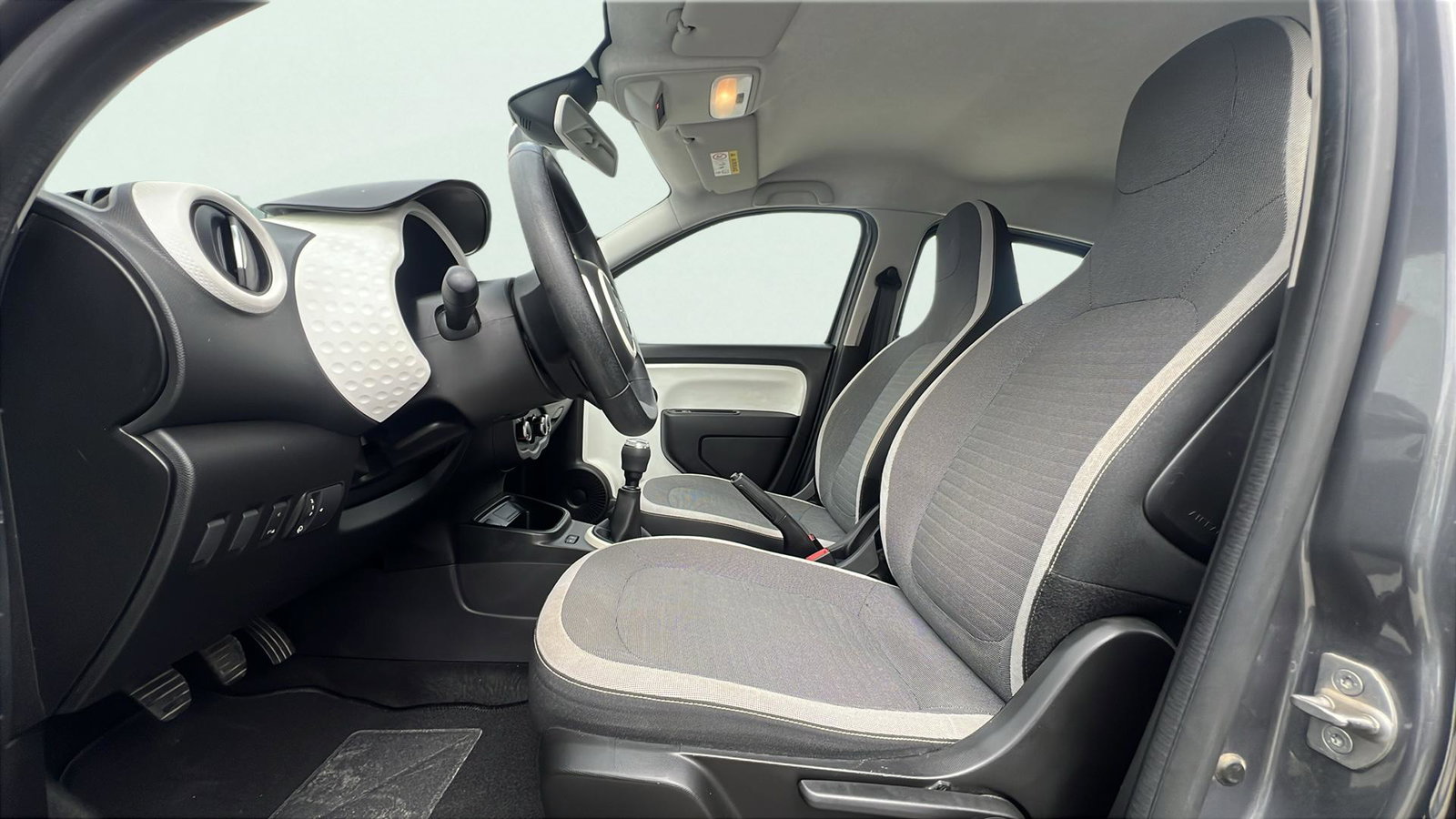 https://cdn-flexicar.caraffinity.it/public_appraisal_images_pro/images/stock/240778/iV5296v9iY__img-24182c3e-a05a-4d1c-80a5-636c0270141a.jpeg