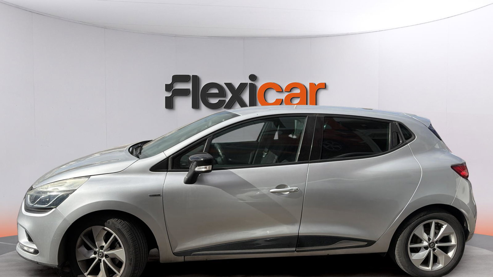 https://cdn-flexicar.caraffinity.it/public_appraisal_images_pro/images/stock/240876/FdlLIgofQF__img-eeeae1ea-d8de-4901-a350-37757ea3acff.jpeg