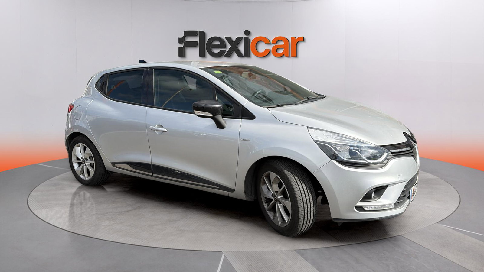 https://cdn-flexicar.caraffinity.it/public_appraisal_images_pro/images/stock/240876/JsmDjQrhHe__img-39e34688-ab6a-46a1-b409-54adbc187490.jpeg