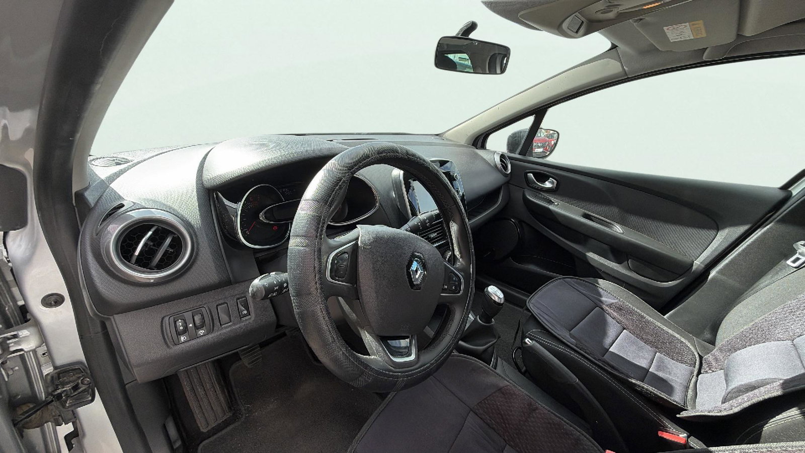 https://cdn-flexicar.caraffinity.it/public_appraisal_images_pro/images/stock/240876/lst9Xg9JZo__img-16fbe324-c933-406a-bc13-cf2d937164f3.jpeg