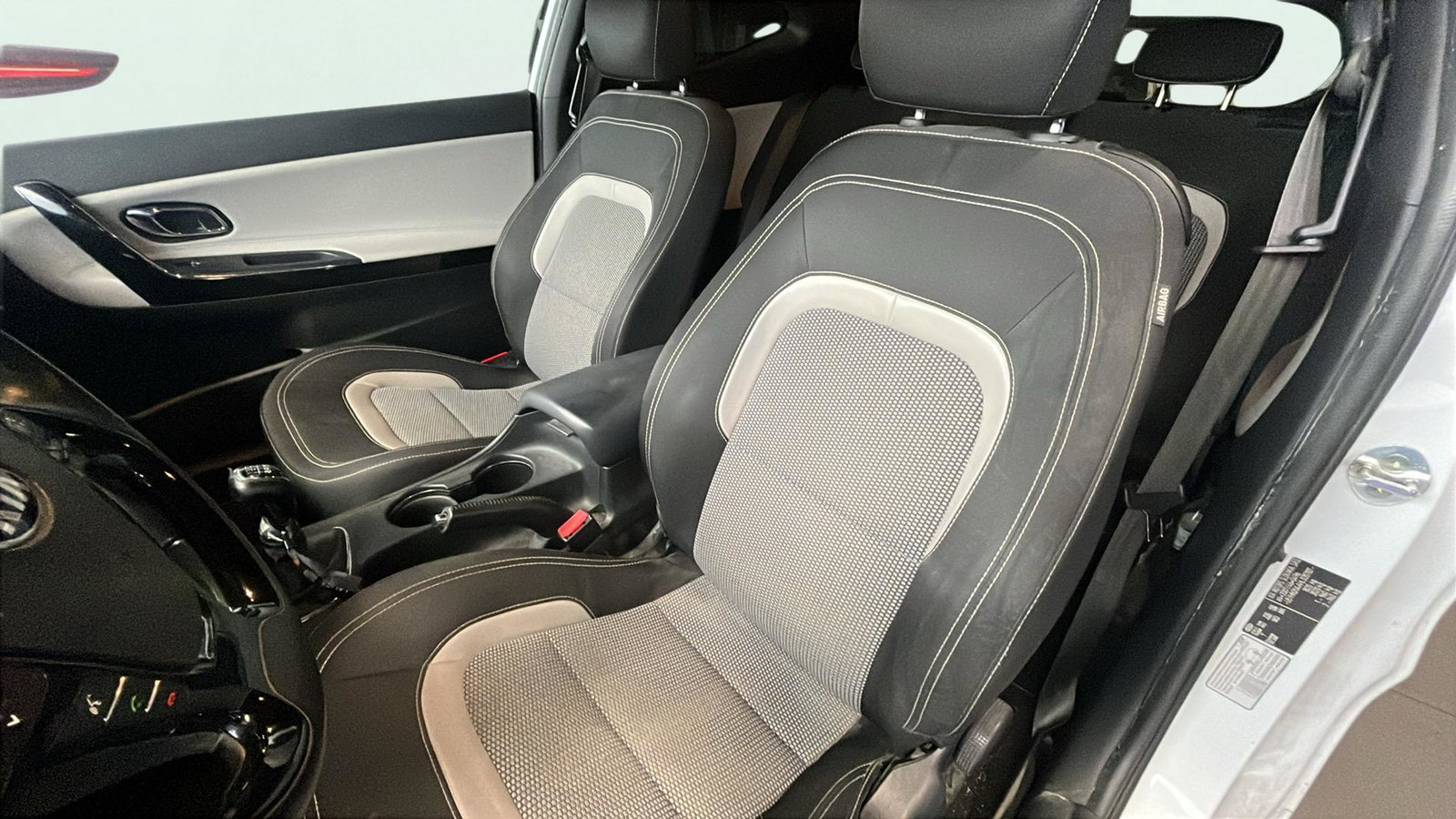 https://cdn-flexicar.caraffinity.it/public_appraisal_images_pro/images/stock/241798/vCUr3fDNNe__img-5367c484-e5f4-4b63-8ba5-7fac1f6bad52.jpeg