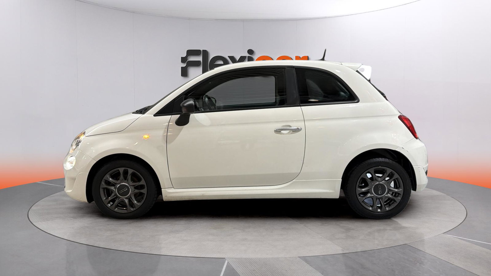 https://cdn-flexicar.caraffinity.it/public_appraisal_images_pro/images/stock/244436/Z6cvxriSfD__img-bd1bce12-5221-438b-ab6e-5ed808abb407.jpeg