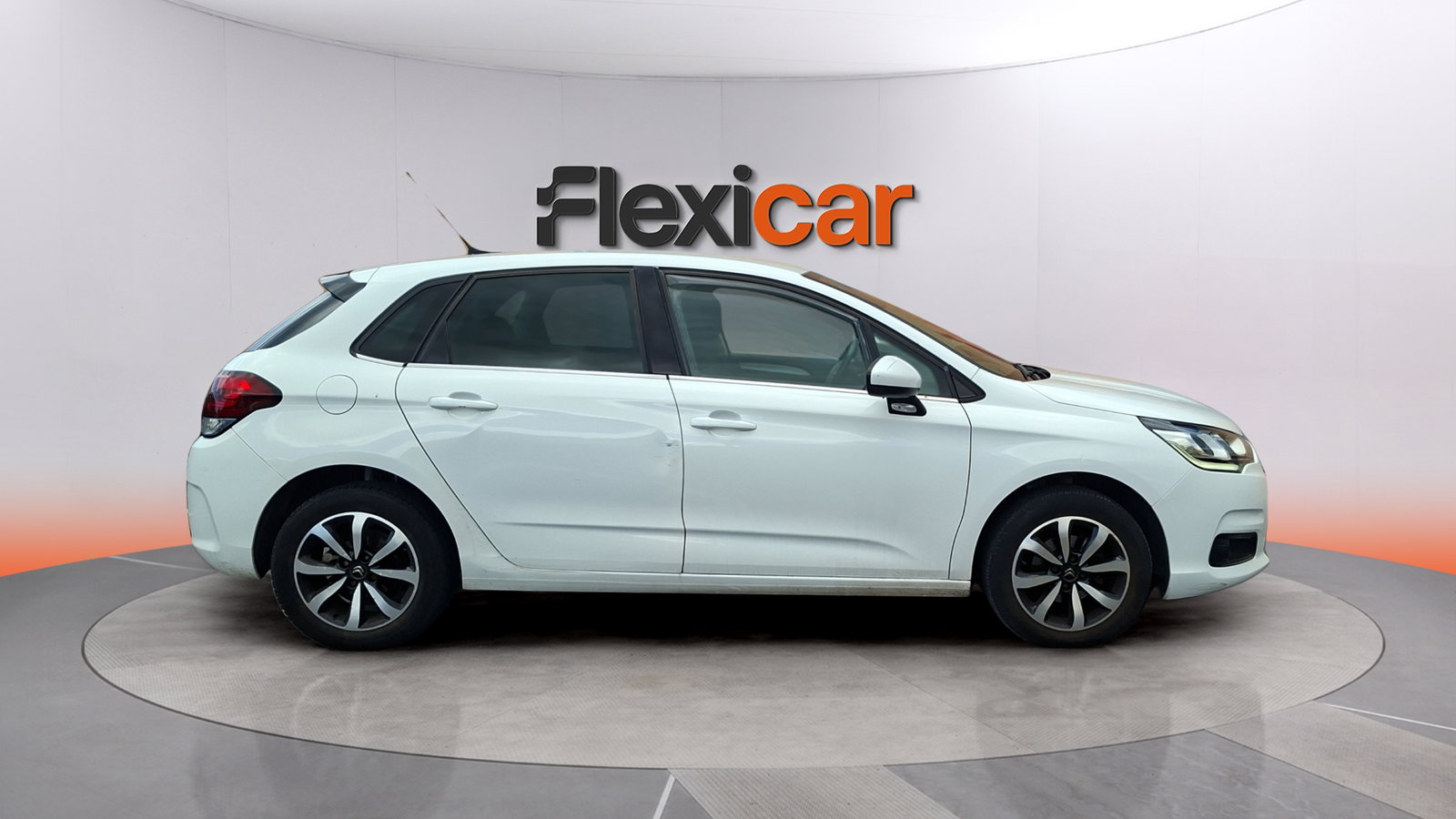 https://cdn-flexicar.caraffinity.it/public_appraisal_images_pro/images/stock/246826/fBYvDYcuKe__img-b9167fb8-bea1-4293-a218-82e510465469.jpeg