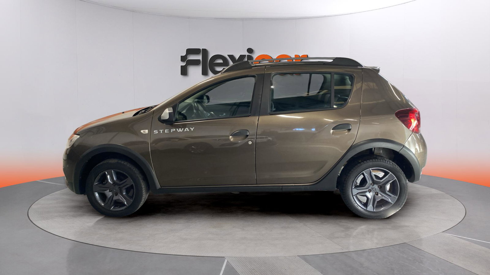 https://cdn-flexicar.caraffinity.it/public_appraisal_images_pro/images/stock/247649/IaVd5sf8QS__img-0dac4868-bf11-465e-8a28-d0439d3badab.jpeg