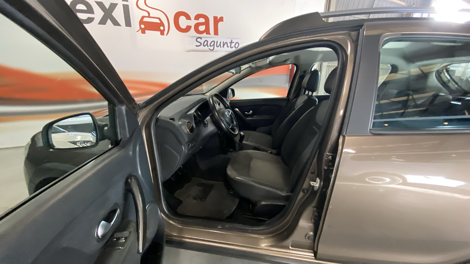 https://cdn-flexicar.caraffinity.it/public_appraisal_images_pro/images/stock/247649/TyOoyrmFAe__img-3d98f534-036f-45b8-87fb-24bfab378d84.jpeg