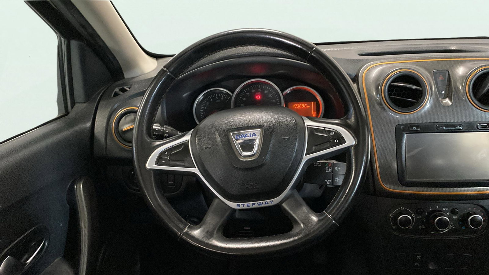 https://cdn-flexicar.caraffinity.it/public_appraisal_images_pro/images/stock/247649/Yh7tNUBsJ6__img-126bb021-5738-450e-9c1d-7e18ccdd24c4.jpeg