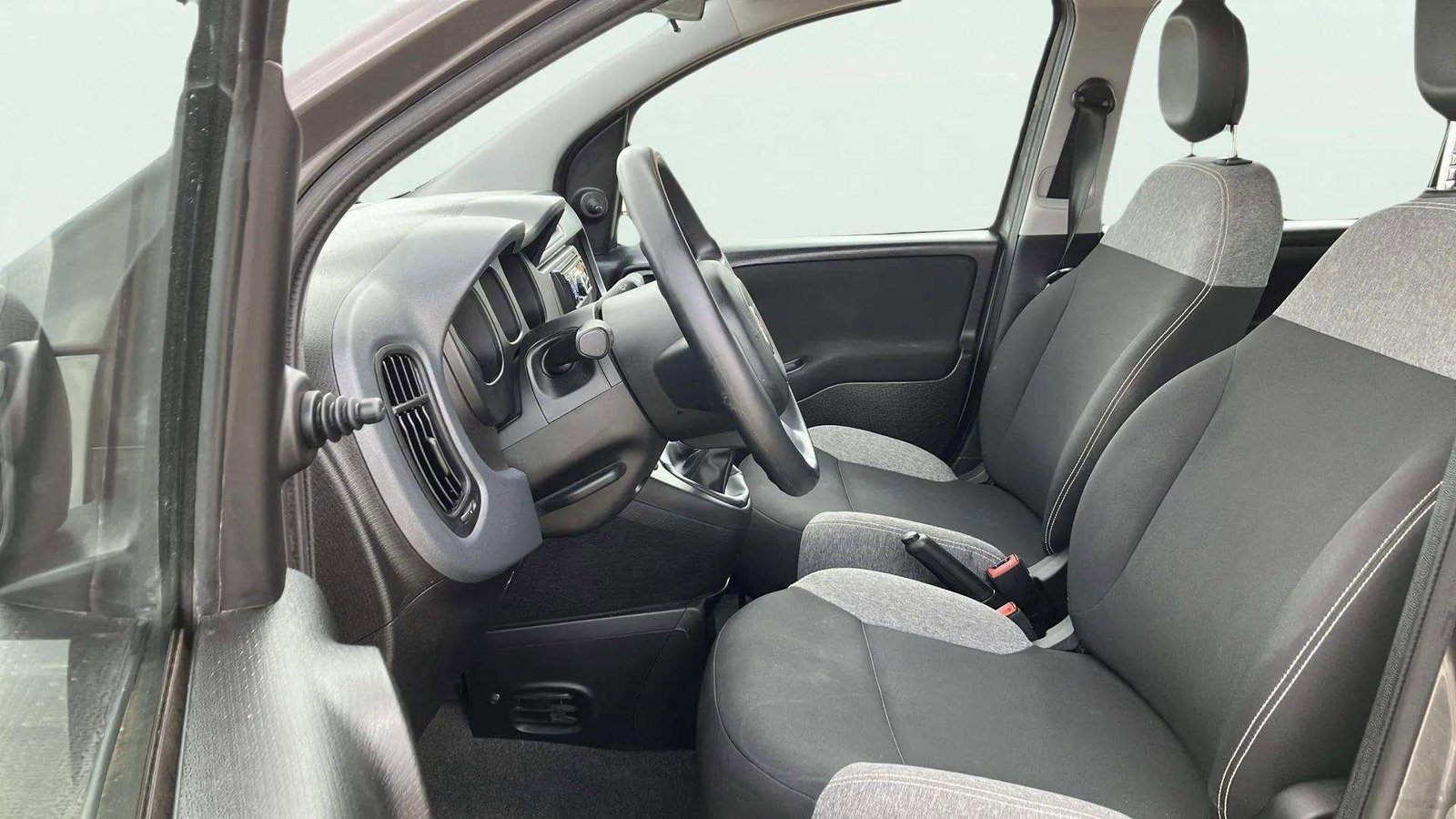 https://cdn-flexicar.caraffinity.it/public_appraisal_images_pro/images/stock/250586/hyTEGD2QNN__6595LZP_7b5e444b5bf6429fbe2470f4bbfb0b65_Interior_13.jpeg.jpg