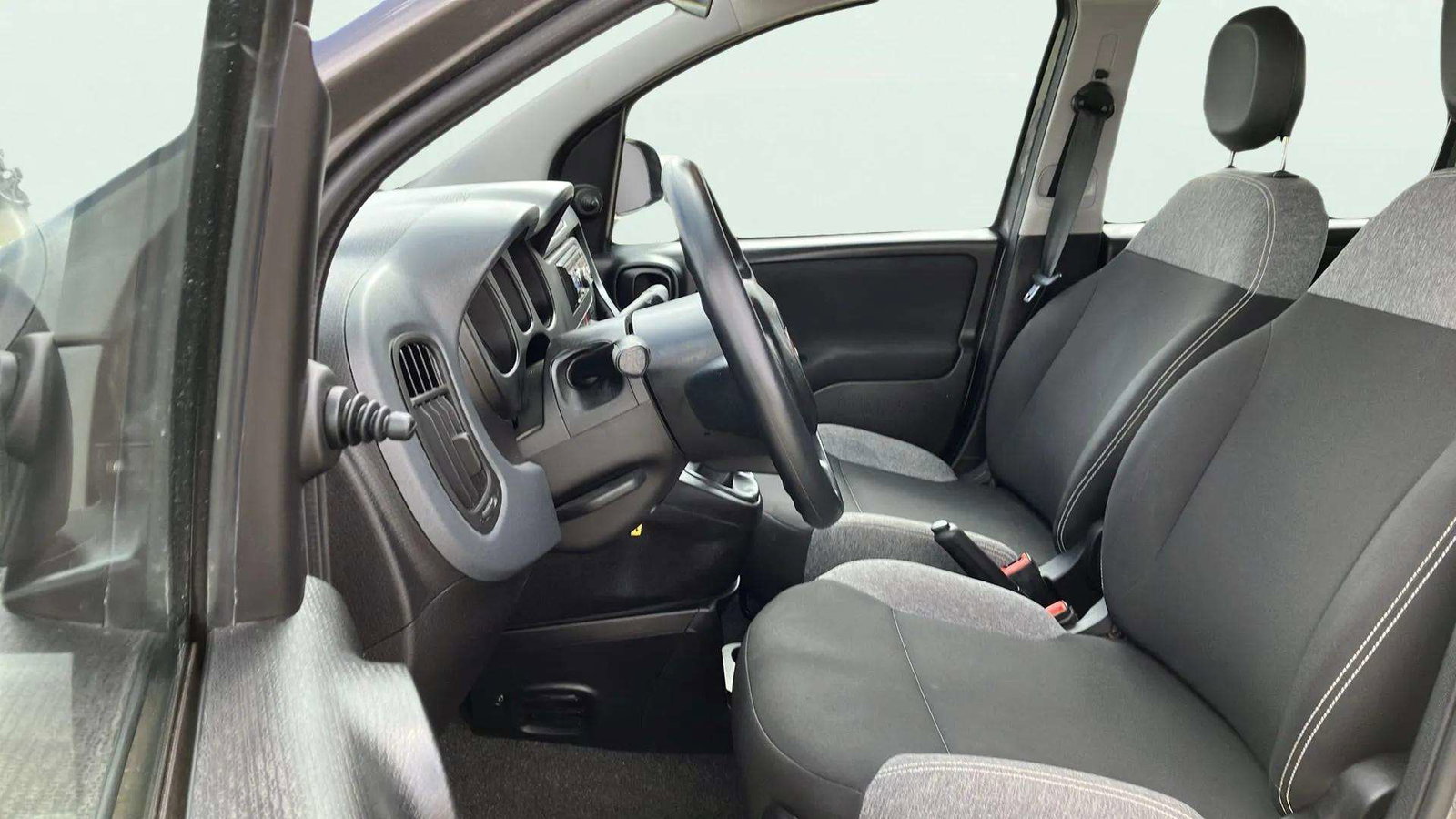 https://cdn-flexicar.caraffinity.it/public_appraisal_images_pro/images/stock/250589/HRv74N45iJ__7790LYM_c5ad6a0490a84583844f52bab4772c65_Interior_13.jpeg.jpg