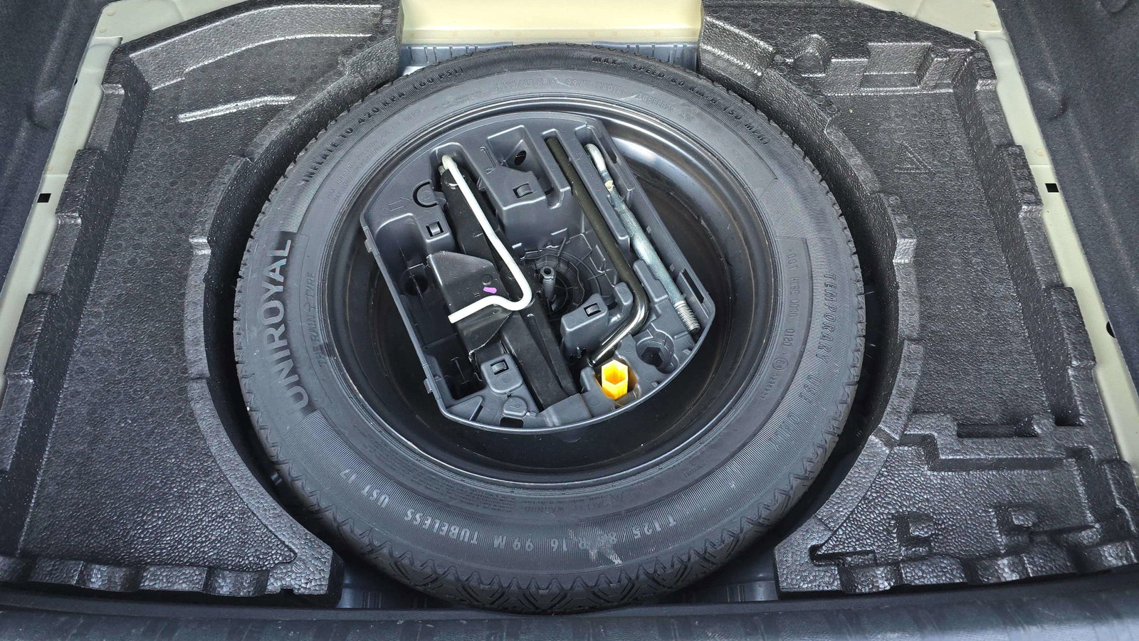 https://cdn-flexicar.caraffinity.it/public_appraisal_images_pro/images/stock/250848/G68Wm02BlD__18.jpg