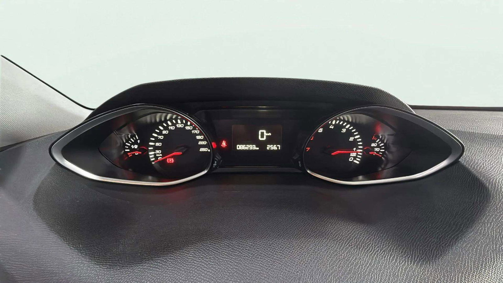 https://cdn-flexicar.caraffinity.it/public_appraisal_images_pro/images/stock/251363/O6925PG1tG__6755JSX_eea32a6d924e4988aa7504afb2969b2b_Interior_9.jpeg.jpg