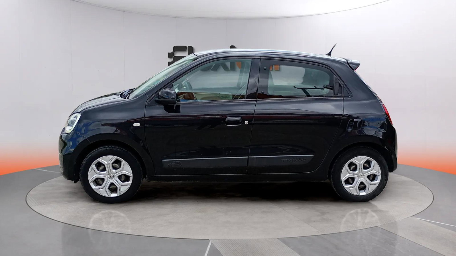 https://cdn-flexicar.caraffinity.it/public_appraisal_images_pro/images/stock/253639/OVRvSKRMuZ__8258MJC_d11f6a47d4f04e78af20aa8175716034_Exterior_2.jpg.jpg