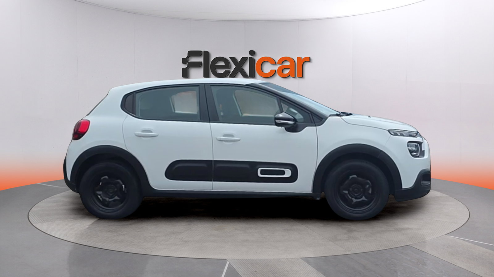 https://cdn-flexicar.caraffinity.it/public_appraisal_images_pro/images/stock/253650/o8SLyDldYz__img-9109a1e1-bad7-4d97-8032-bd5dfa38e84d.jpeg