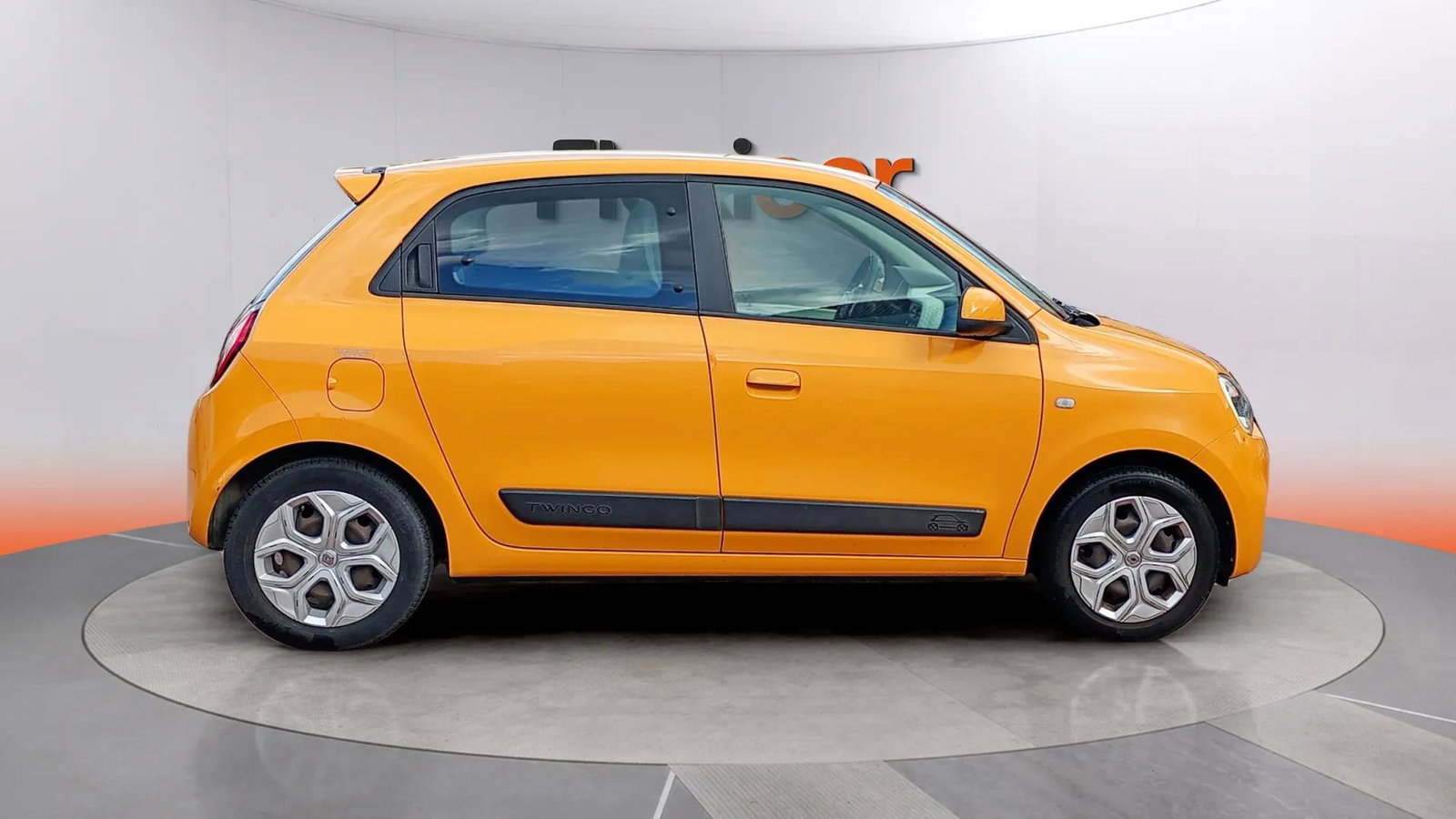 https://cdn-flexicar.caraffinity.it/public_appraisal_images_pro/images/stock/253659/HoJxoMUAV9__8930MRC_0809f4a29f5e4c239ec9c1fafcdf4954_Exterior_8.jpg.jpg