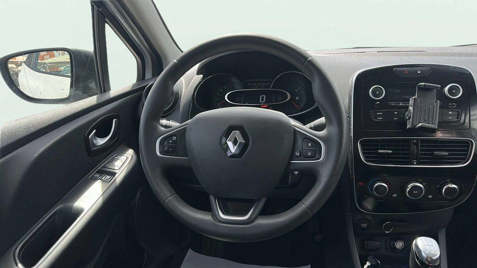 https://cdn-flexicar.caraffinity.it/public_appraisal_images_pro/images/stock/253912/3cda3Cdqw5__0231LDL_a2d895457a6e4bf99d30234ca61d16f7_Interior_8.jpeg.jpg