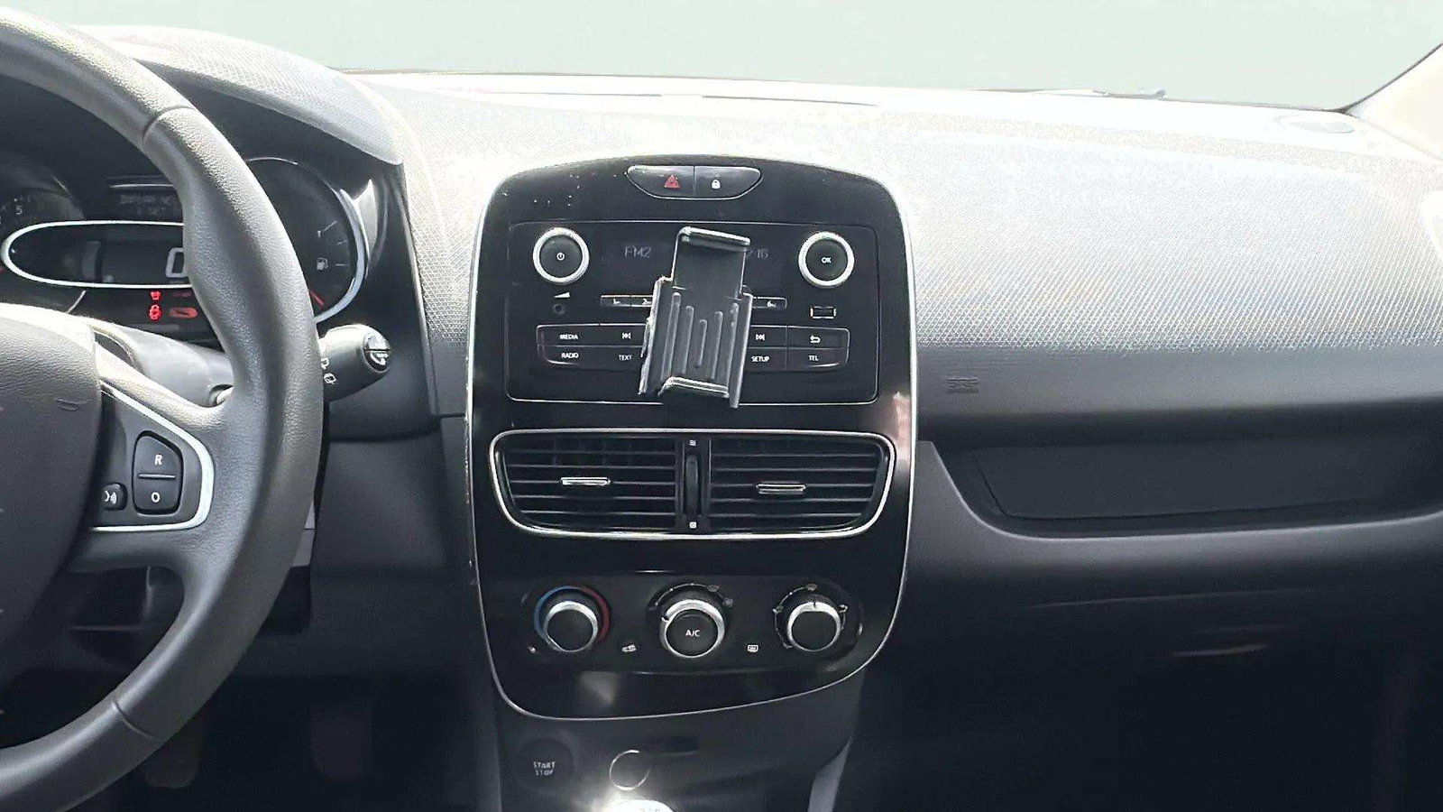 https://cdn-flexicar.caraffinity.it/public_appraisal_images_pro/images/stock/253912/Utqd7OjFkz__0231LDL_a2d895457a6e4bf99d30234ca61d16f7_Interior_7.jpeg.jpg