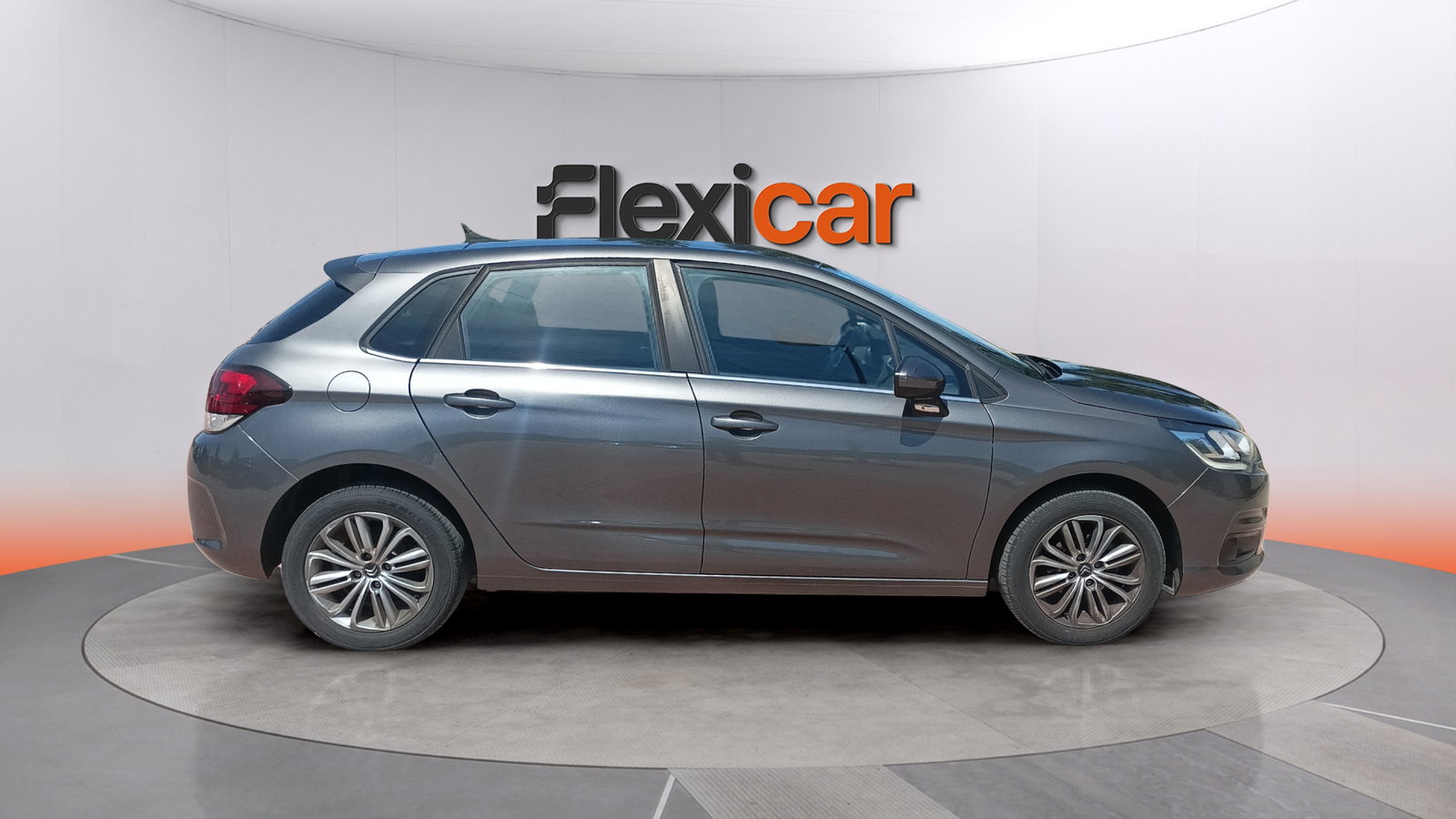 https://cdn-flexicar.caraffinity.it/public_appraisal_images_pro/images/stock/256155/DdOcEka2NN__img-846f0dda-4227-4c19-9ee8-6b3745252f60.jpeg