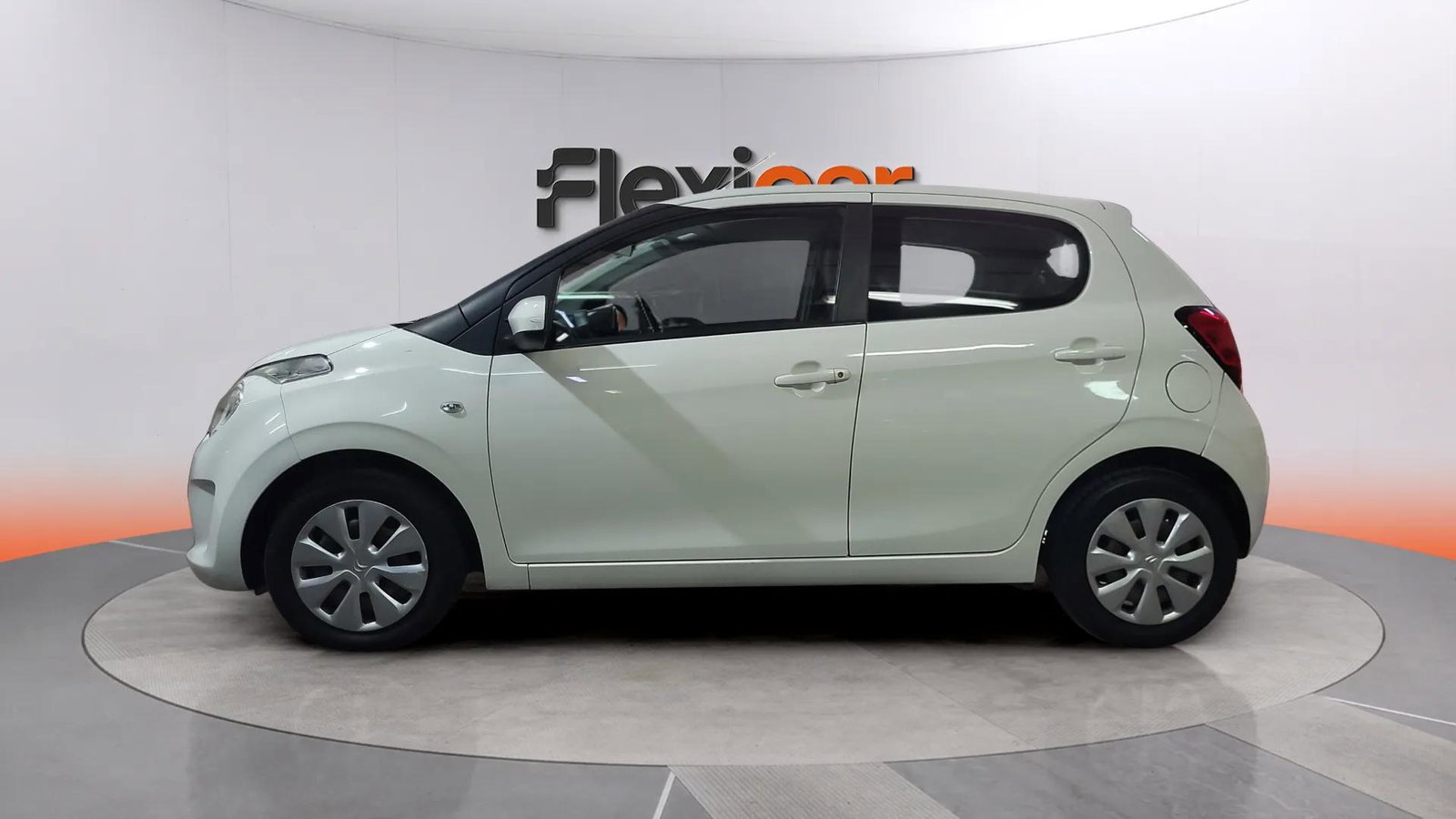 https://cdn-flexicar.caraffinity.it/public_appraisal_images_pro/images/stock/256916/UAEUZ45zZN__0668LLJ_09e24a0971a6473f9e3db519c9a78f91_Exterior_5.jpg.jpg