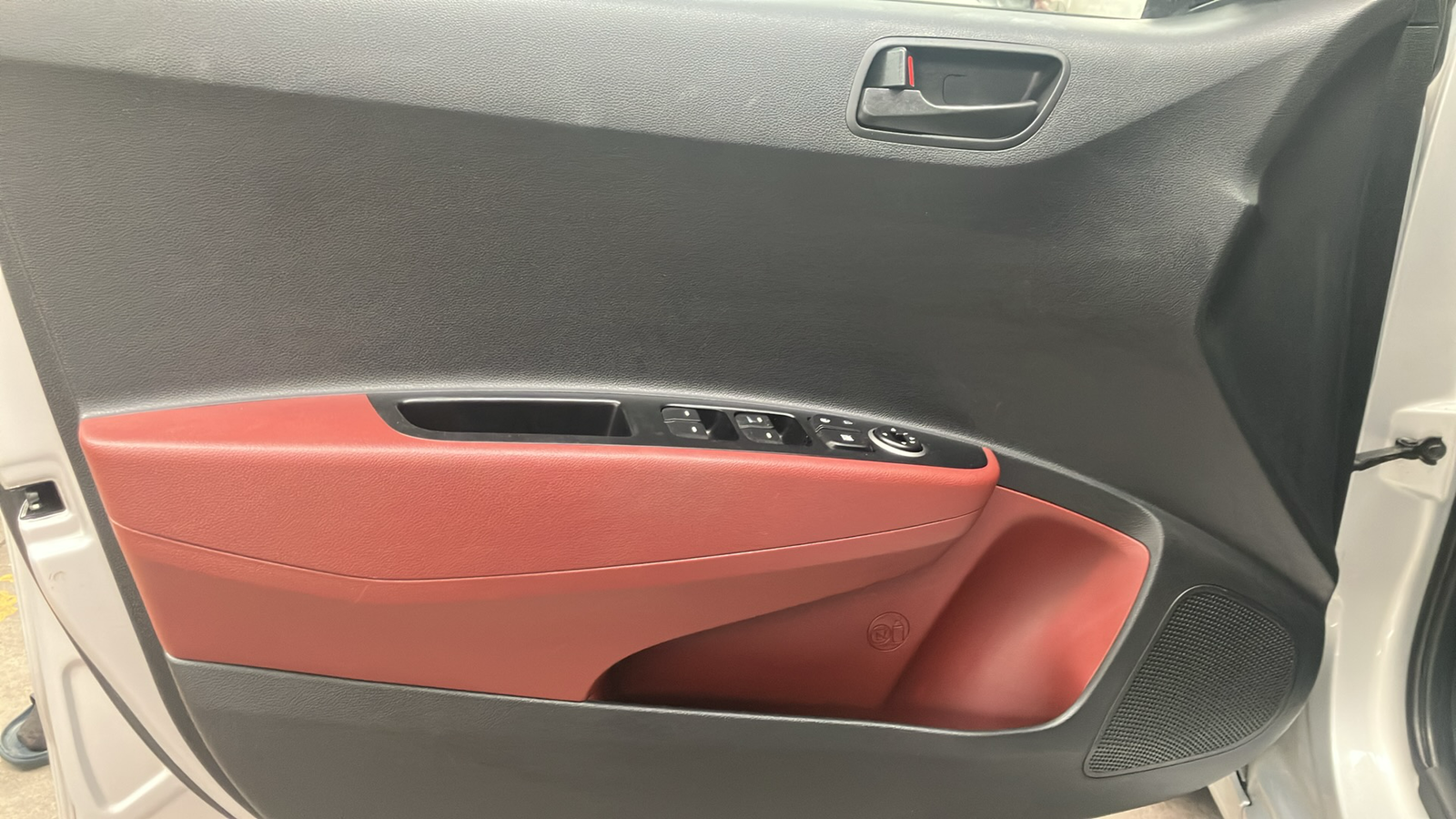 https://cdn-flexicar.caraffinity.it/public_appraisal_images_pro/images/stock/257671/neFRIisrcj__img-2f02c1de-9b42-48fa-bc16-83a742276905.jpeg