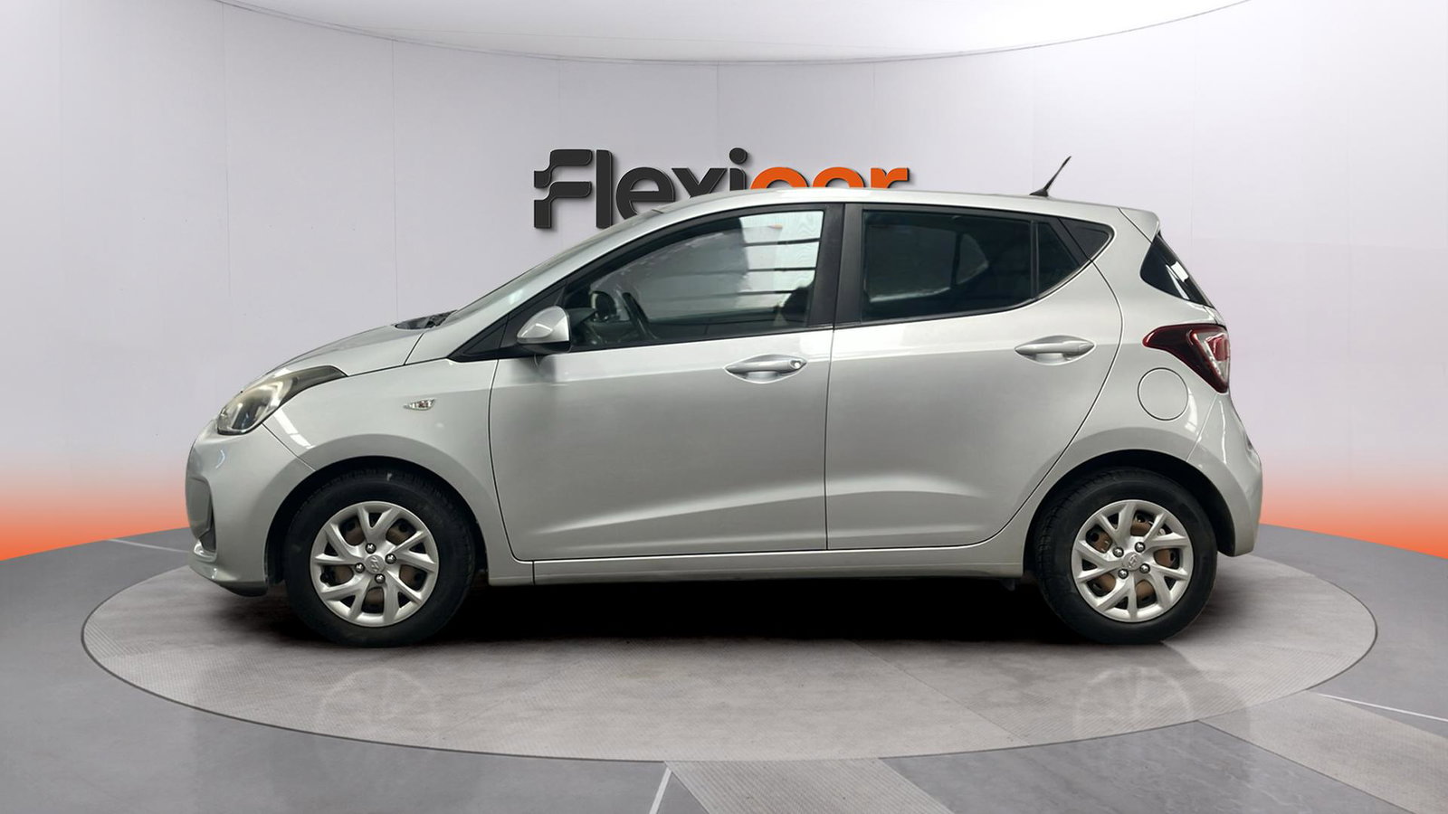 https://cdn-flexicar.caraffinity.it/public_appraisal_images_pro/images/stock/257671/uZhS5O5kb9__img-a9fb256e-36cf-419c-aa4c-ce77e420a085.jpeg