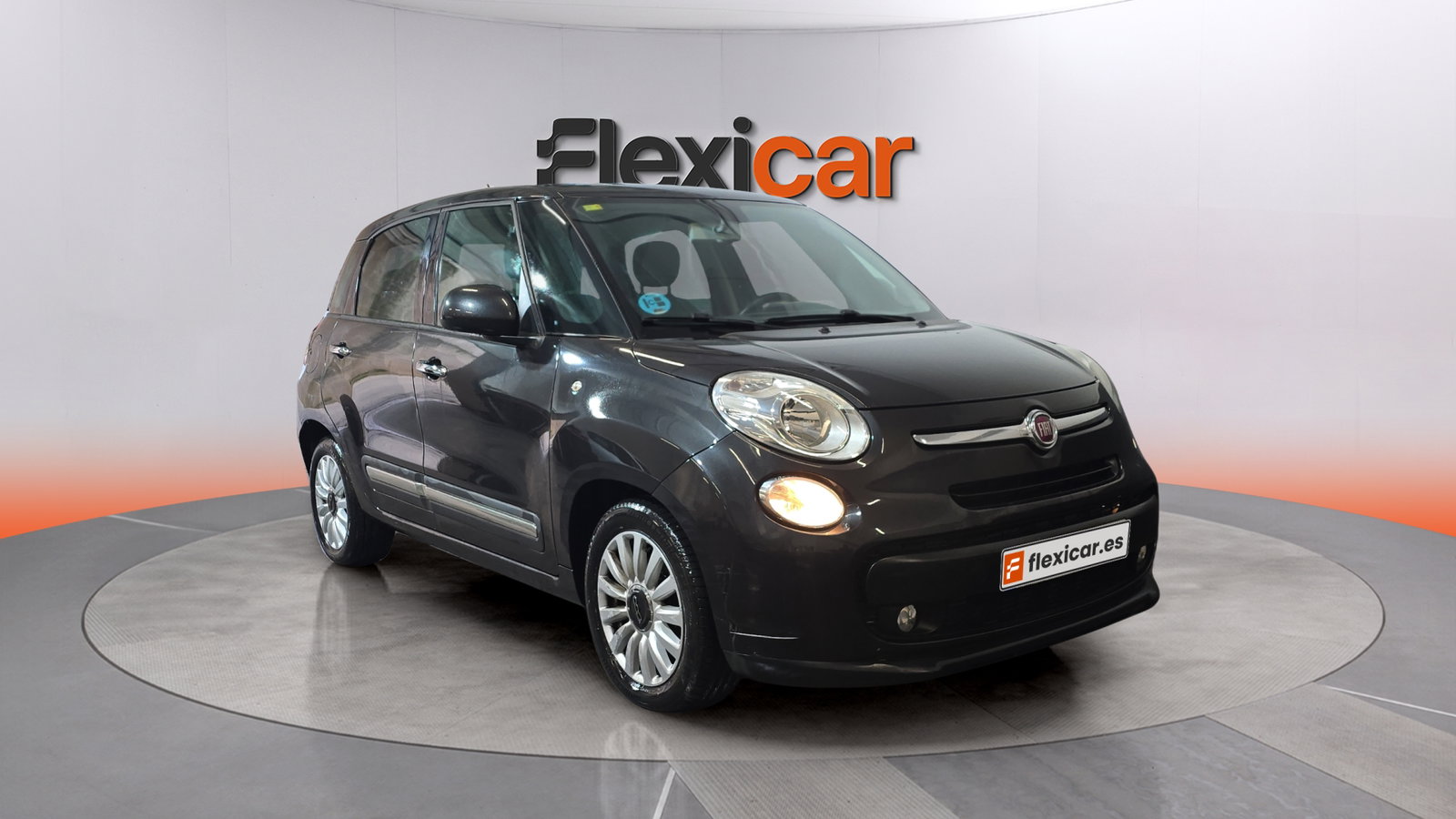 https://cdn-flexicar.caraffinity.it/public_appraisal_images_pro/images/stock/257676/KdiXTf4aOR__img-11566278-6d1a-4bdc-ad1a-0d05b44f006a.jpeg?format=jpeg
