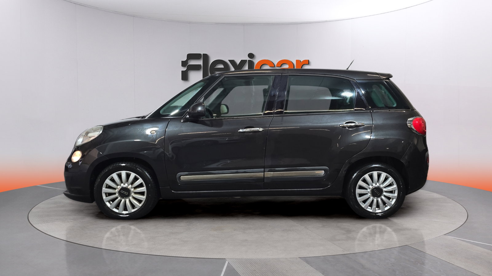 https://cdn-flexicar.caraffinity.it/public_appraisal_images_pro/images/stock/257676/suc9NzO2CJ__img-491cf374-87ac-4f7a-8b3f-0035c6eadf31.jpeg