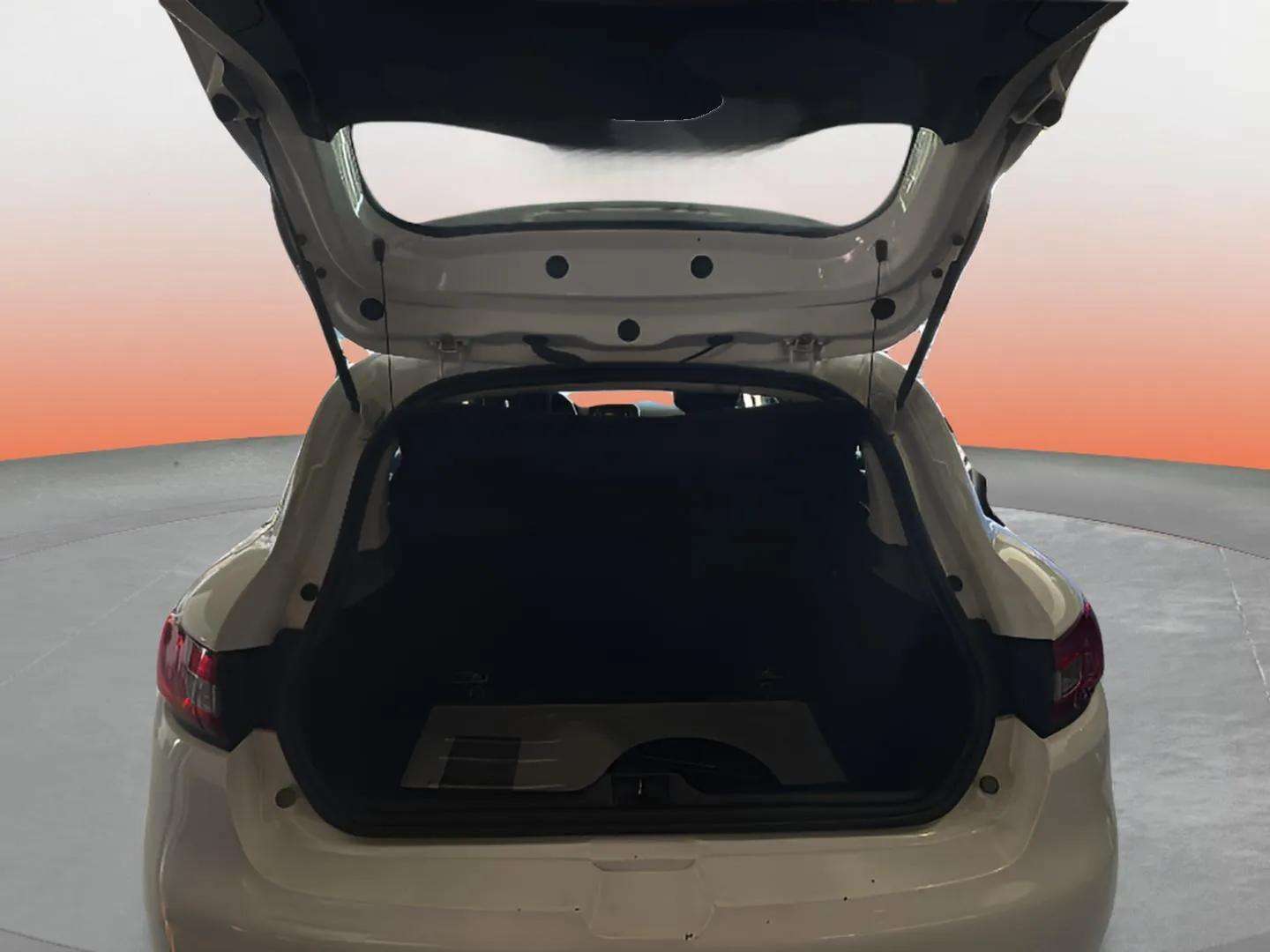 https://cdn-flexicar.caraffinity.it/public_appraisal_images_pro/images/stock/257778/OZoxP8bVqO__9640KCS_f6f59778558e4790b663dca2ba2aec2e_Interior_13.jpeg.jpg