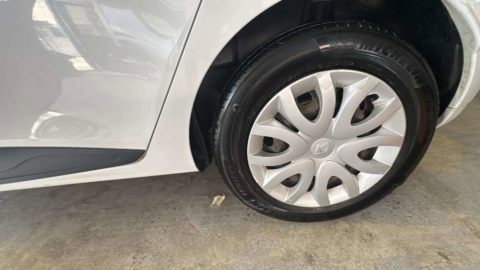 https://cdn-flexicar.caraffinity.it/public_appraisal_images_pro/images/stock/257778/bSv1WN5STX__9640KCS_f6f59778558e4790b663dca2ba2aec2e_Miscellaneous_14.jpeg.jpg