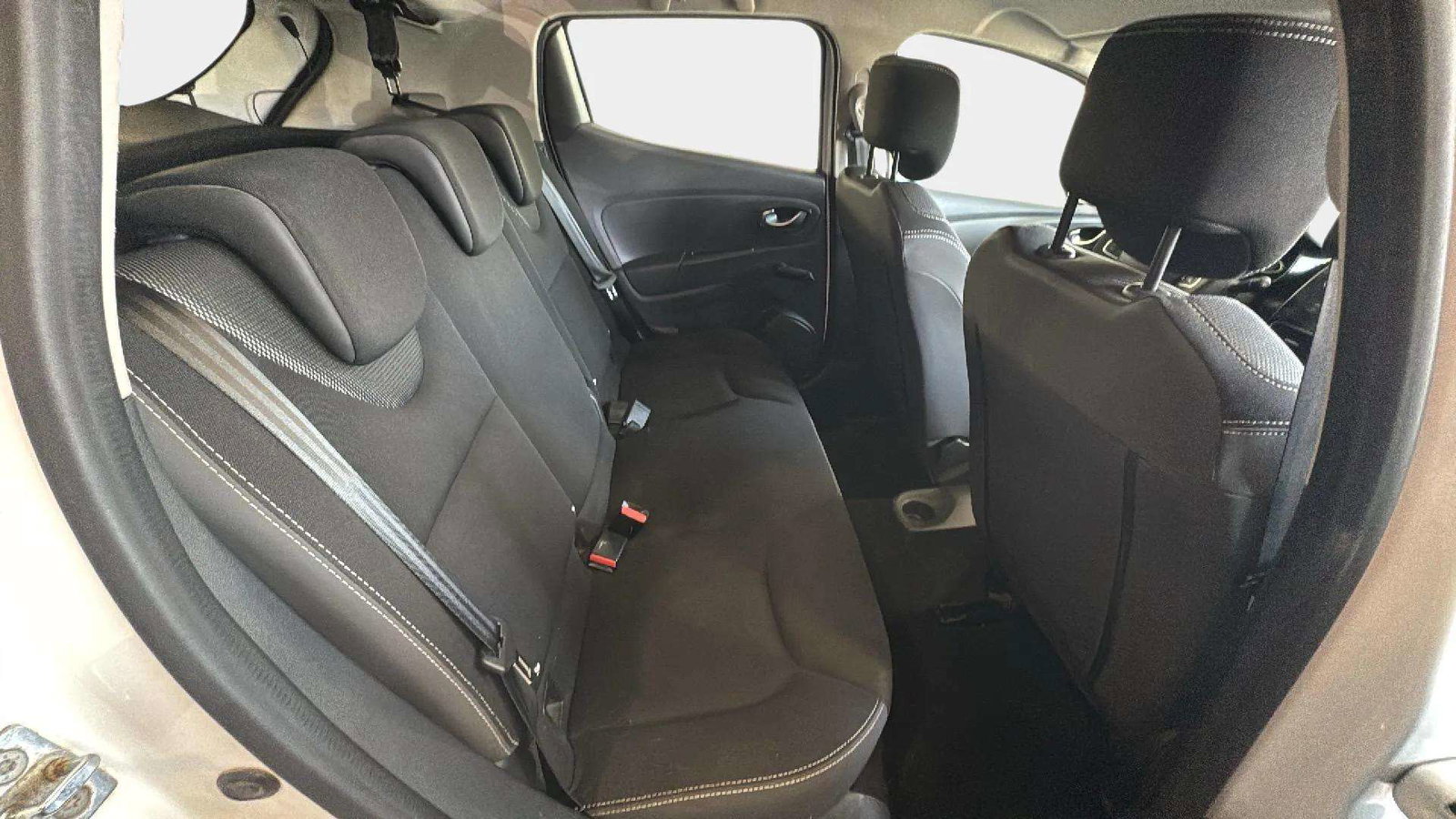https://cdn-flexicar.caraffinity.it/public_appraisal_images_pro/images/stock/257778/i36VI4K0Yx__9640KCS_f6f59778558e4790b663dca2ba2aec2e_Interior_11.jpeg.jpg