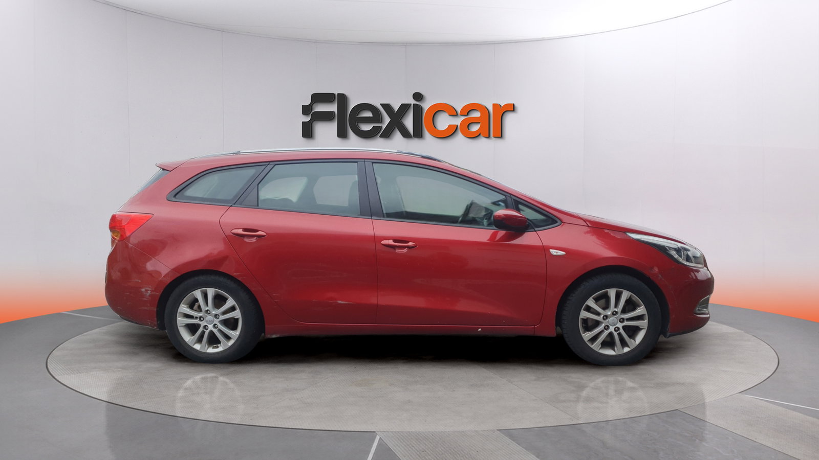 https://cdn-flexicar.caraffinity.it/public_appraisal_images_pro/images/stock/259314/loOXL75Rw5__img-19189793-7486-4b0d-b771-9f6eca77a78f.jpeg