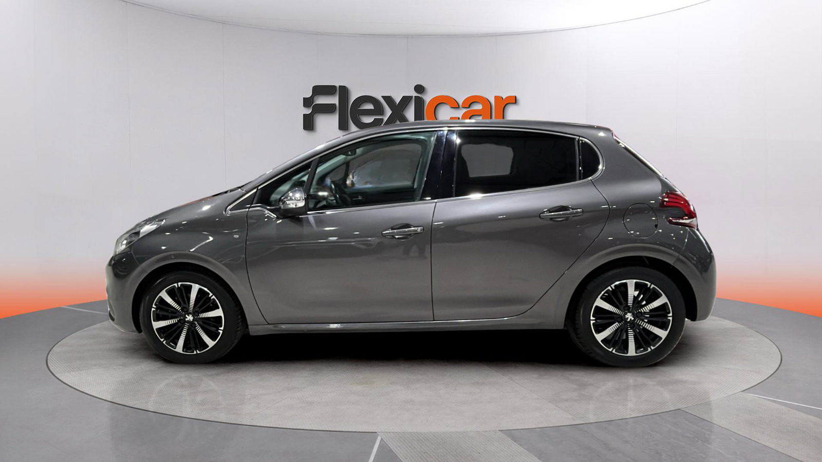 https://cdn-flexicar.caraffinity.it/public_appraisal_images_pro/images/stock/259771/vuvniX4l7L__img-da80b7d1-2b22-4d0f-95a6-688eb1df5051.jpeg