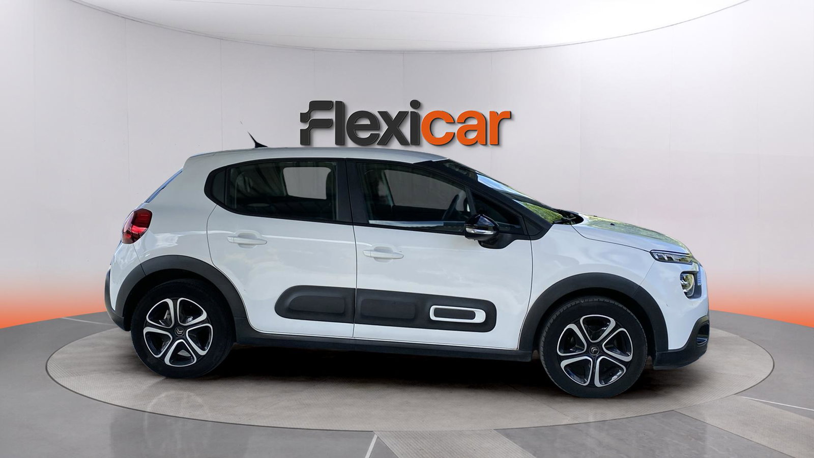 https://cdn-flexicar.caraffinity.it/public_appraisal_images_pro/images/stock/259943/hkOAgE5ARm__img-cebbf709-22e3-462c-ba0f-1ae38bc4ad62.jpeg
