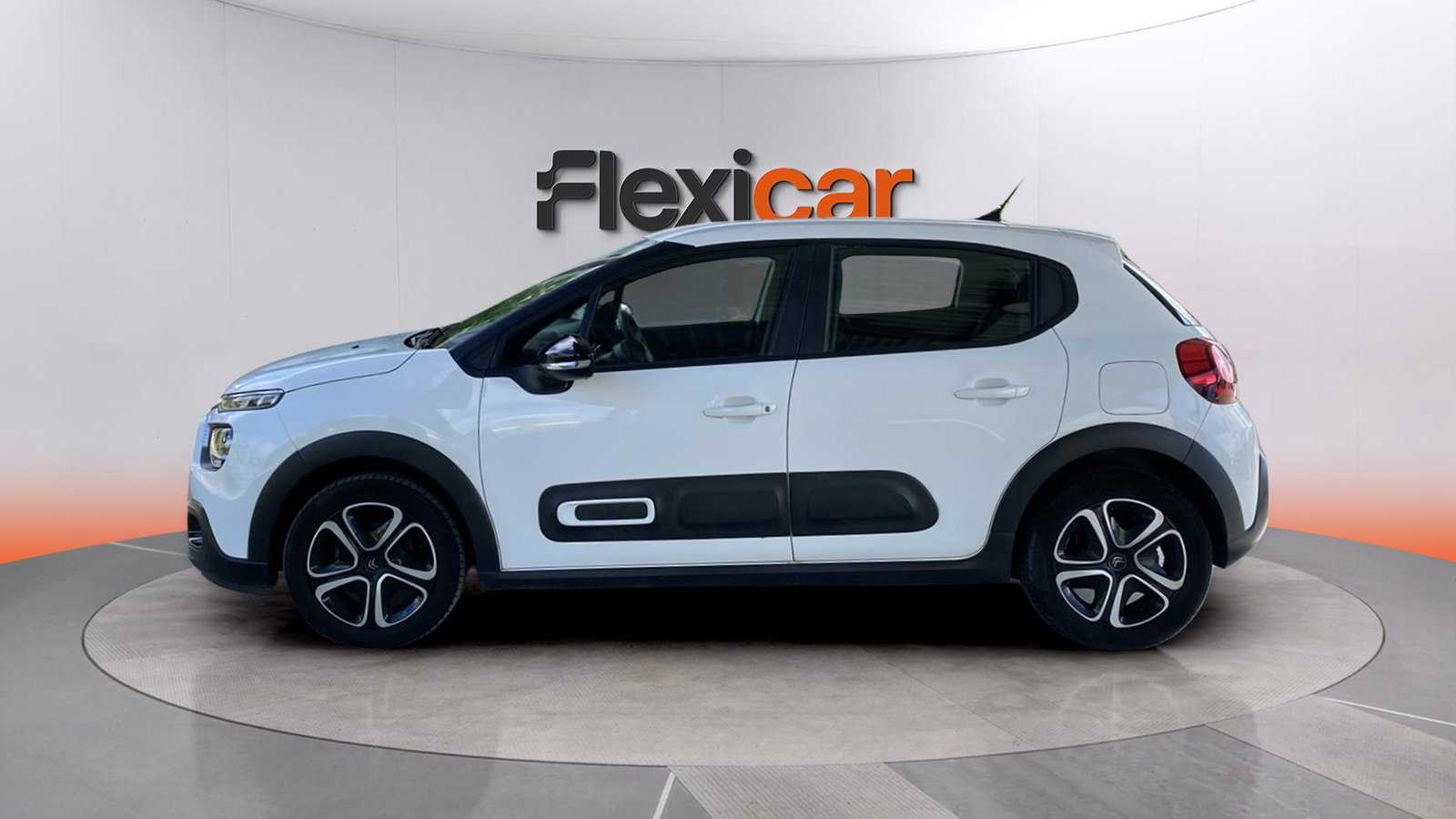 https://cdn-flexicar.caraffinity.it/public_appraisal_images_pro/images/stock/259943/uHIv1EvGzV__img-af4180e1-97a2-4fde-a587-b791ad76452c.jpeg