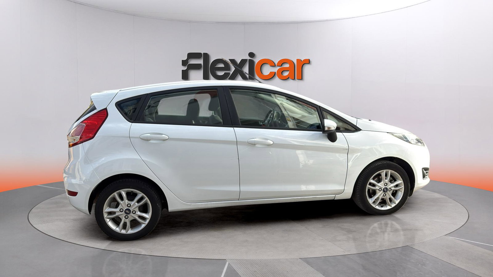 https://cdn-flexicar.caraffinity.it/public_appraisal_images_pro/images/stock/260343/aynPb0OzGB__img-ad5ed22c-3a1b-4163-9bed-b333a2766b12.jpeg