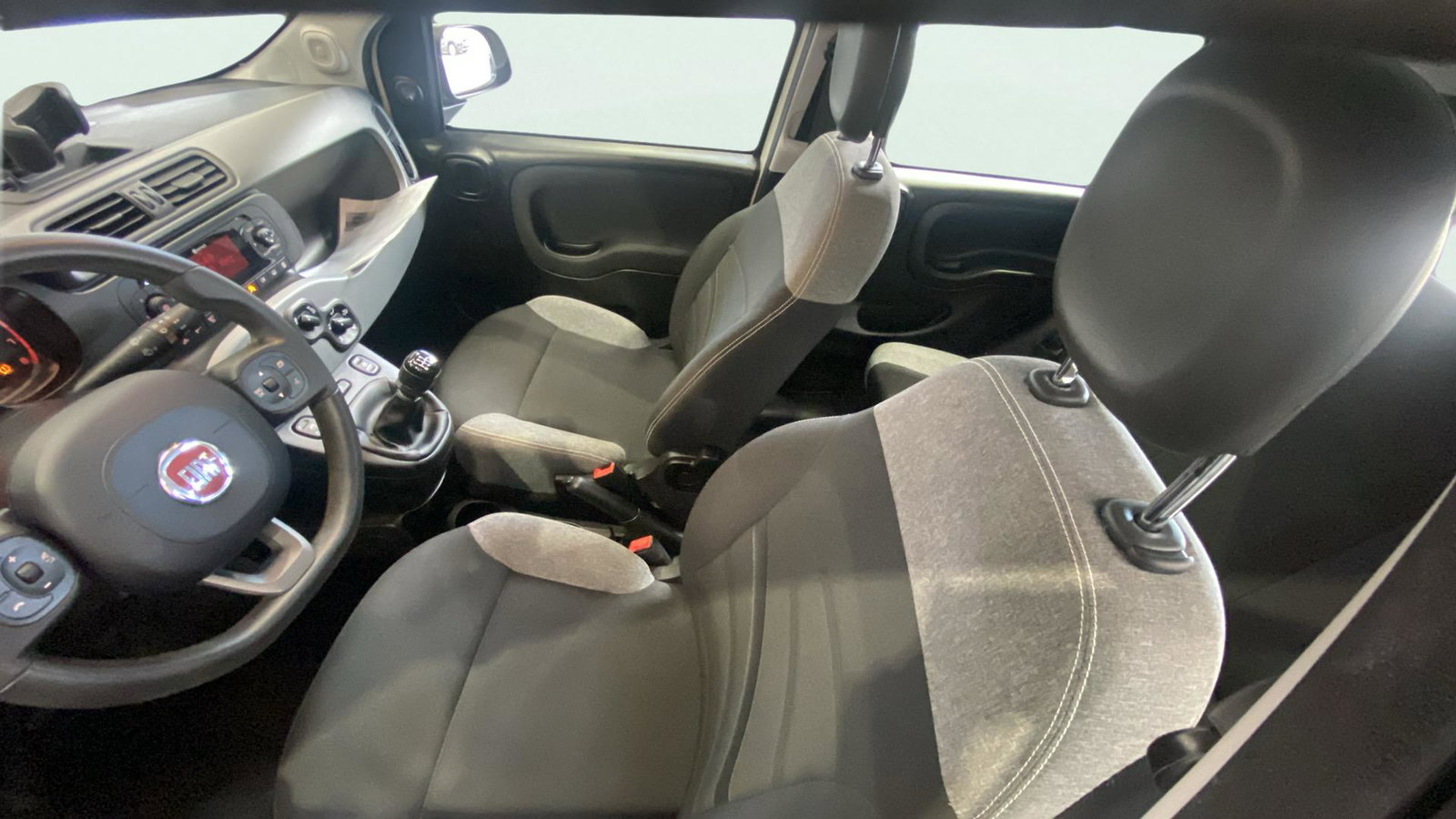 https://cdn-flexicar.caraffinity.it/public_appraisal_images_pro/images/stock/261315/3bycs1zUPU__img-167a6371-cefe-42be-bed4-d7e18102c4c6.jpeg