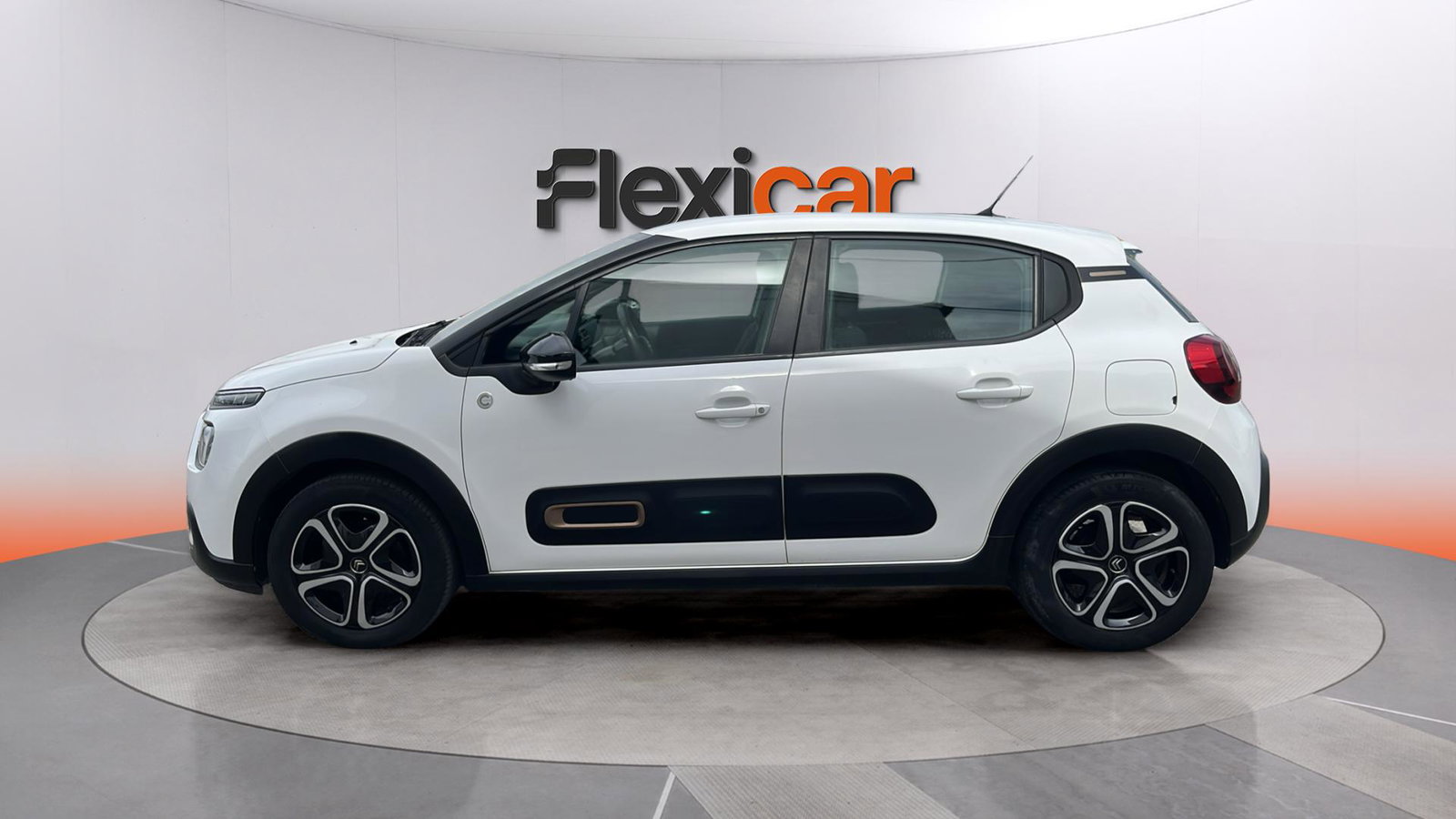 https://cdn-flexicar.caraffinity.it/public_appraisal_images_pro/images/stock/261739/dyS1OWf2t8__img-794fbd9c-5f6c-4bd9-9645-e1835a7f6cd3.jpeg