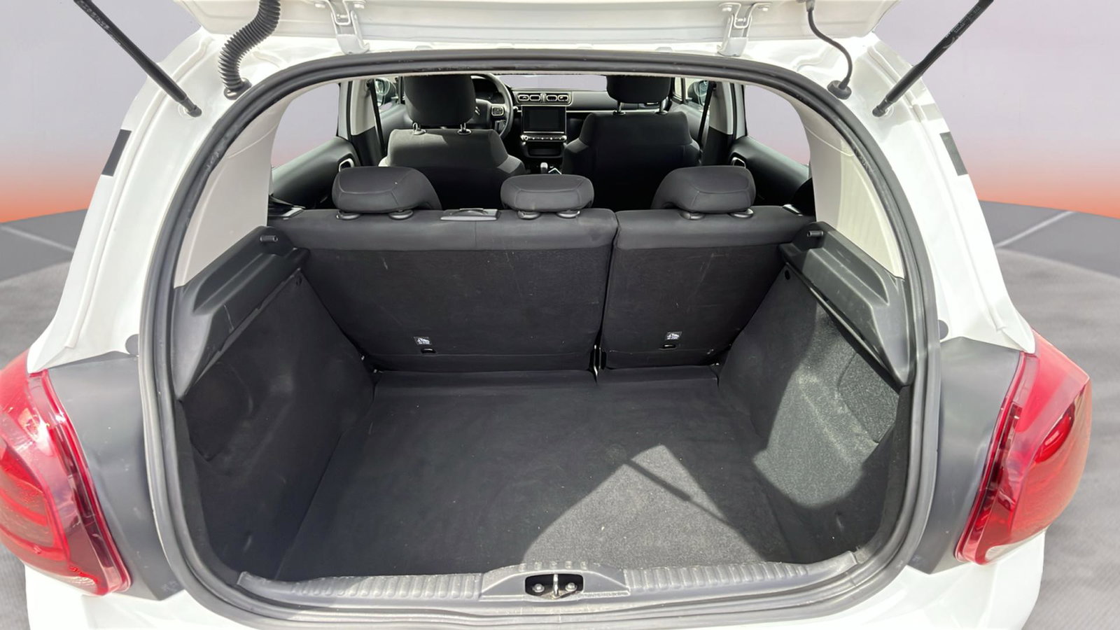 https://cdn-flexicar.caraffinity.it/public_appraisal_images_pro/images/stock/261739/pmEVtPImEZ__img-9eec2e28-00a4-4e86-be66-09c3794e5392.jpeg