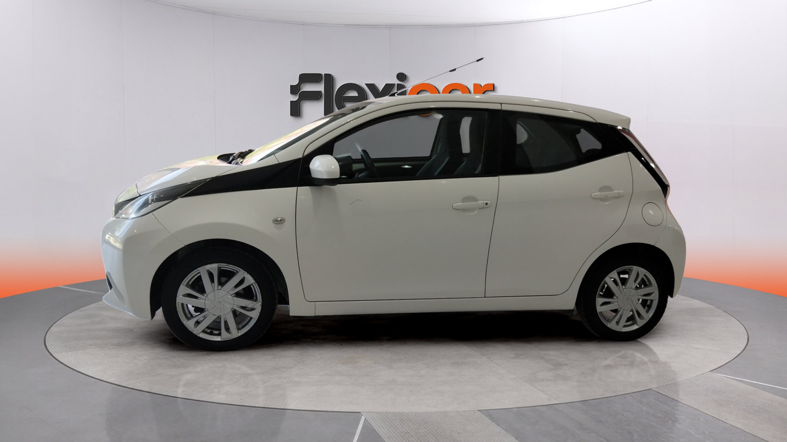 https://cdn-flexicar.caraffinity.it/public_appraisal_images_pro/images/stock/261886/9nhJ1uWOX4__img-cb2daa94-c167-457f-a874-49991133593d.jpeg