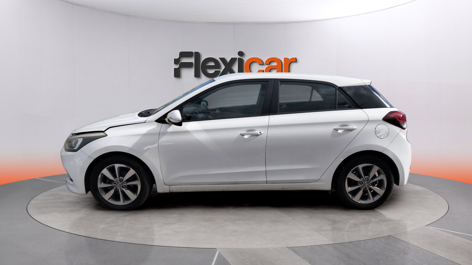 https://cdn-flexicar.caraffinity.it/public_appraisal_images_pro/images/stock/261915/leROVoGEH9__img-faa803db-7173-46d6-b62c-31799c812955.jpeg