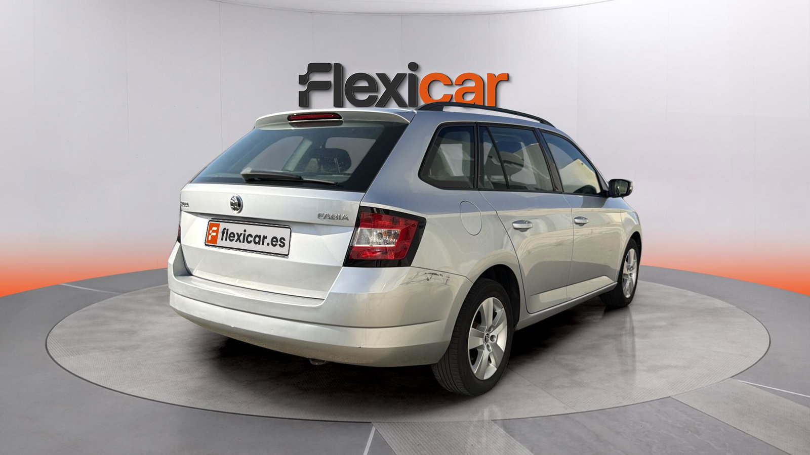 https://cdn-flexicar.caraffinity.it/public_appraisal_images_pro/images/stock/265494/gkKgp2OJmE__img-6e905911-149c-4e8a-89a3-bd354a33bde1.jpeg