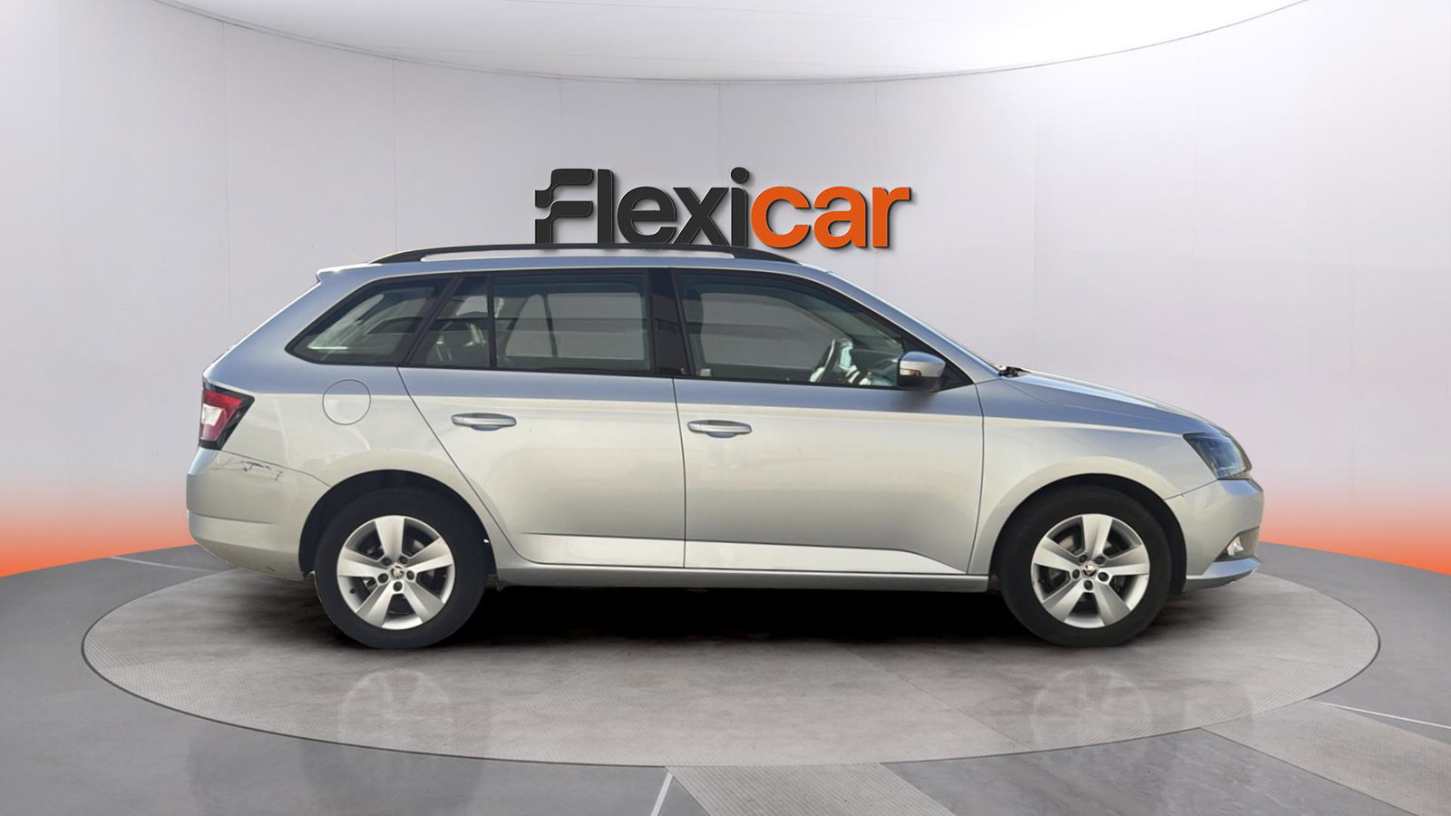 https://cdn-flexicar.caraffinity.it/public_appraisal_images_pro/images/stock/265494/xyZo2pgduz__img-b9d14ba4-b012-487d-a7d4-d7083ba35598.jpeg
