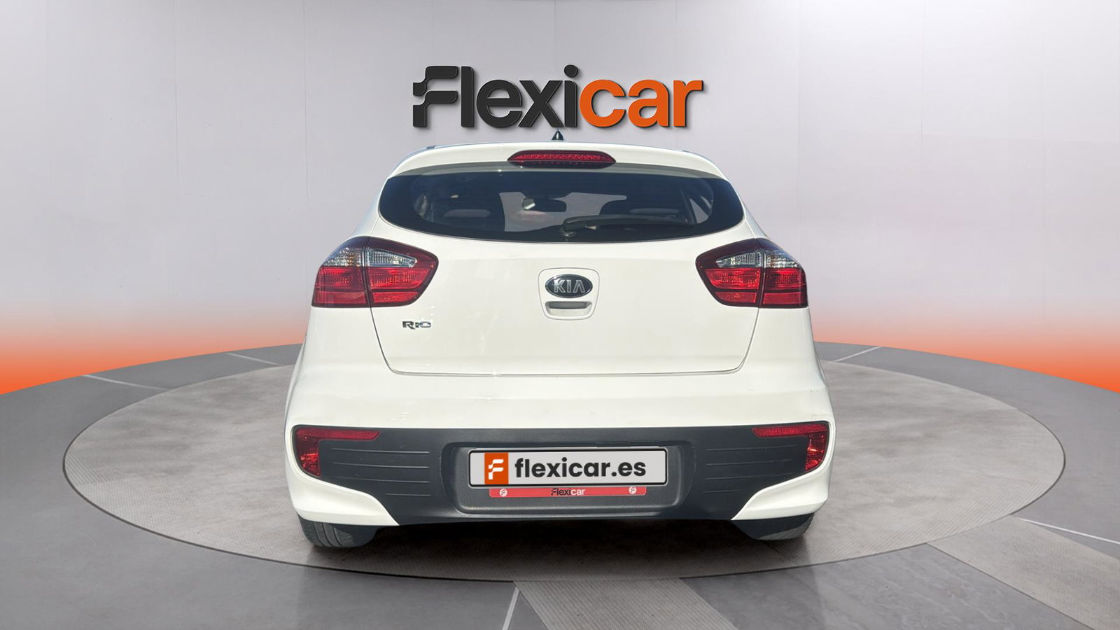 https://cdn-flexicar.caraffinity.it/public_appraisal_images_pro/images/stock/265784/6pbxhv6kDx__img-388caaa8-fa8c-445e-b211-a6c0376a1af2.jpeg