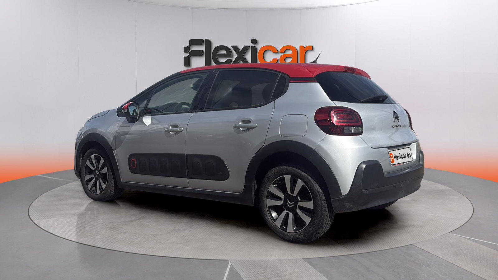 https://cdn-flexicar.caraffinity.it/public_appraisal_images_pro/images/stock/266556/1o3Exn9WKq__img-32ba36c4-aaeb-4261-a84c-6fcd2d446e36.jpeg
