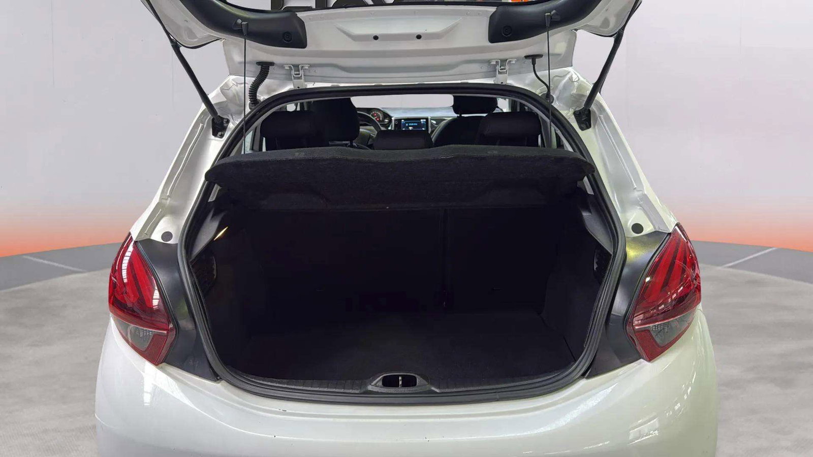 https://cdn-flexicar.caraffinity.it/public_appraisal_images_pro/images/stock/266893/qjw88MEJDH__uDDIim7JOx__4942LBB_ad20471f458b45df9ce100f057bbb2d3_Interior_16.jpeg.jpg