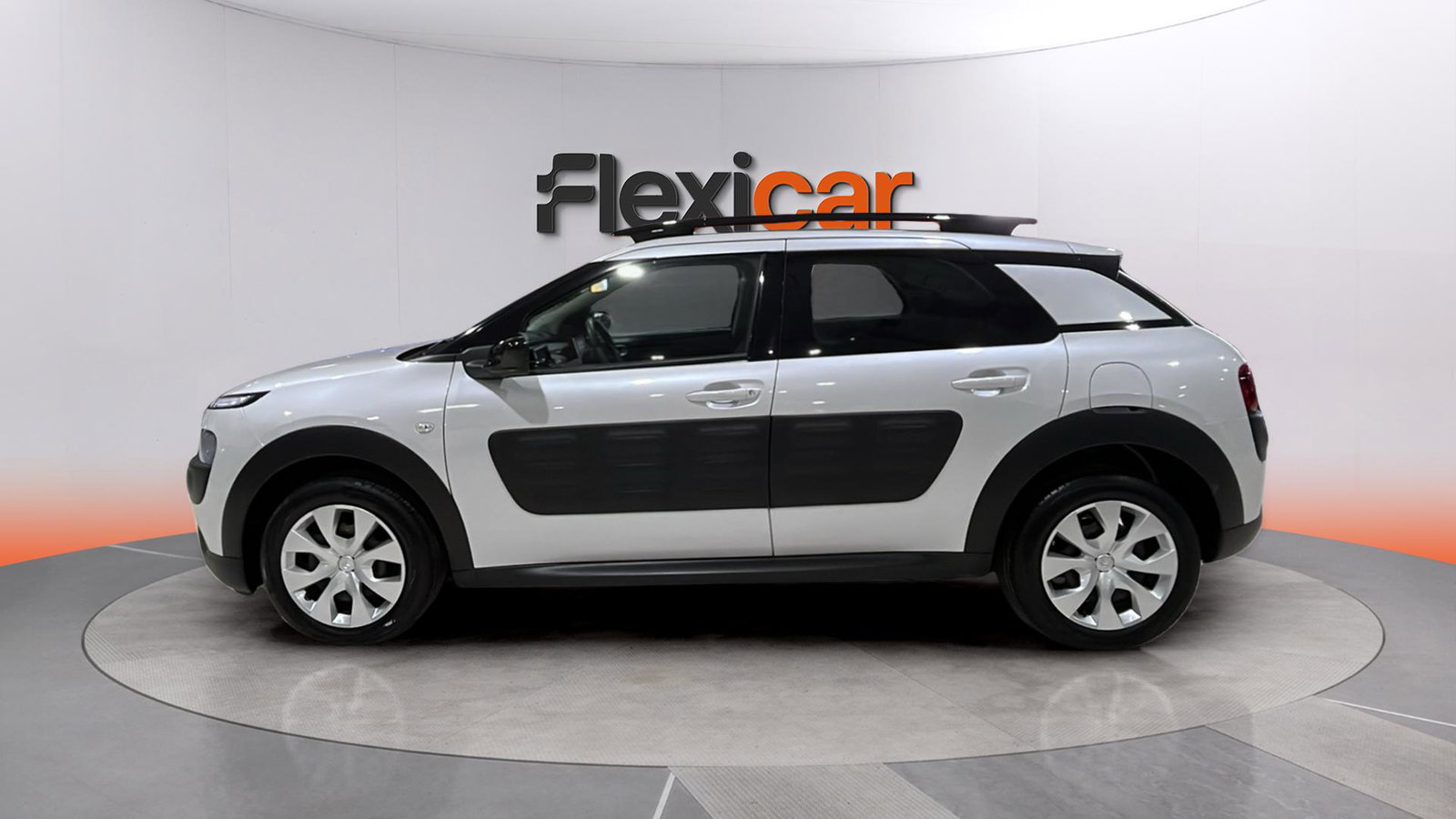 https://cdn-flexicar.caraffinity.it/public_appraisal_images_pro/images/stock/266940/AE1SB4Ri2T__img-0de64d7f-e7e7-486b-b970-3b0247c7620e.jpeg