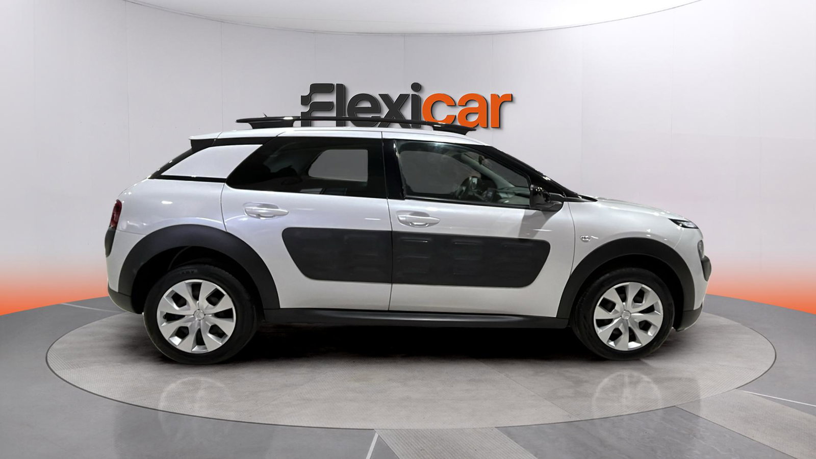 https://cdn-flexicar.caraffinity.it/public_appraisal_images_pro/images/stock/266940/NQgUS4LXqH__img-318f305e-8ff2-41e2-9a51-cf3ad81b6c56.jpeg