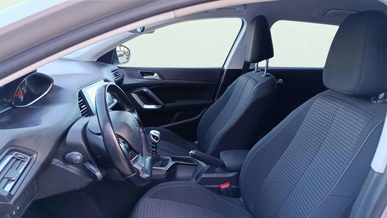https://cdn-flexicar.caraffinity.it/public_appraisal_images_pro/images/stock/268030/bKjKEsxgEX__7195KCC_bd8e1c9caca646688b3771202a195664_Interior_13.jpg.jpg